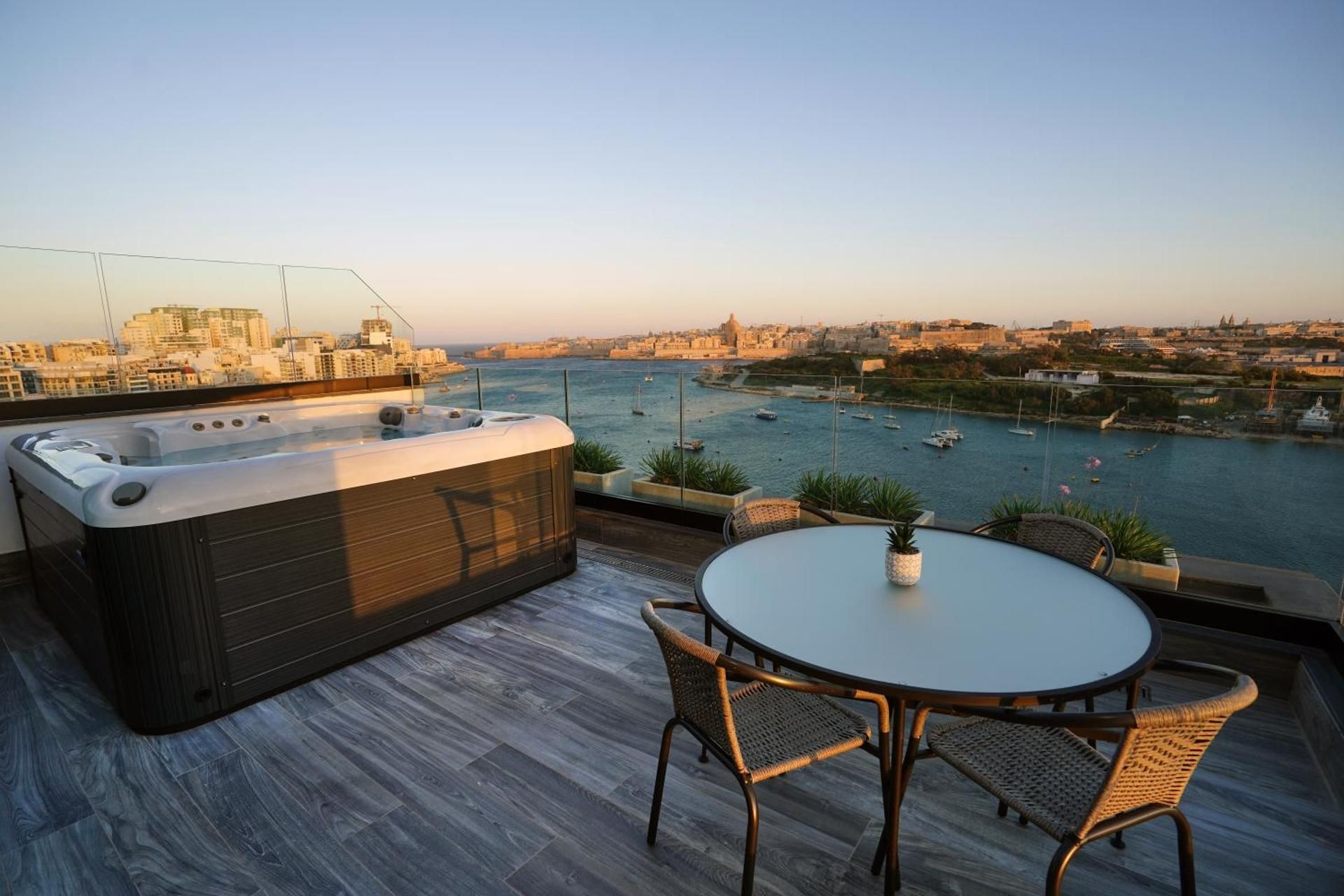 Suite with Hot Tub