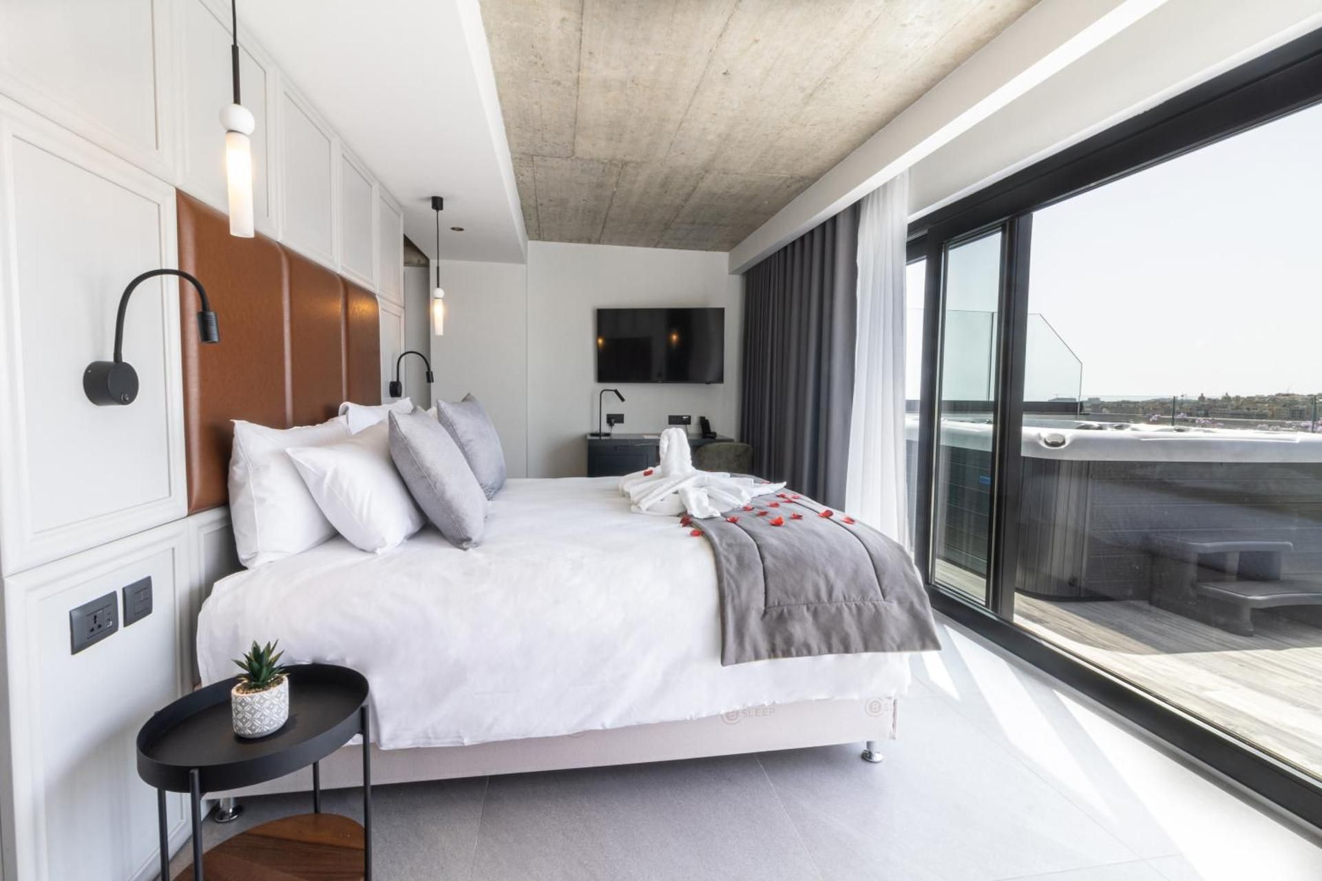 Suite with Hot Tub