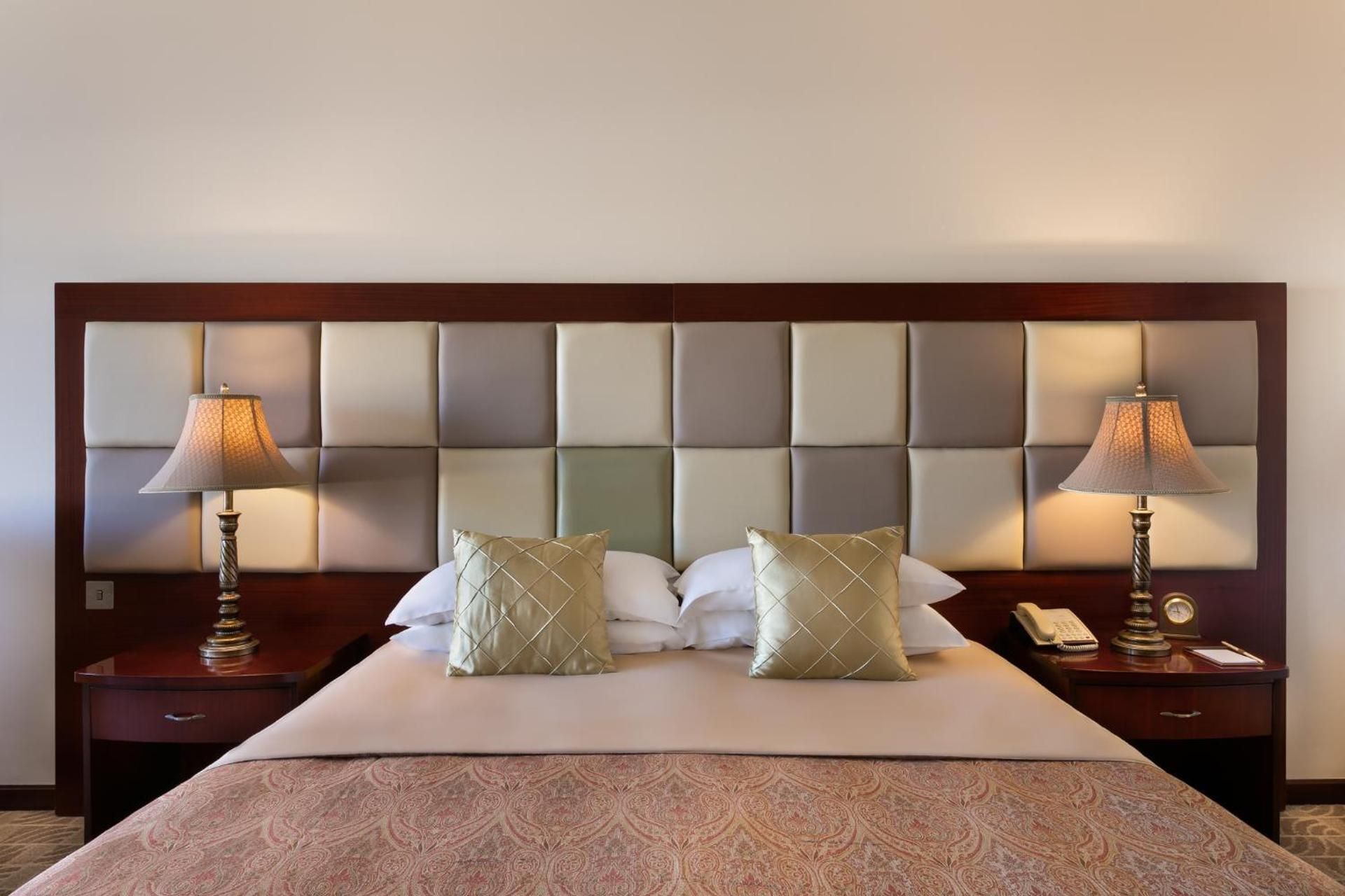 Deluxe Suite with Partial Sea View