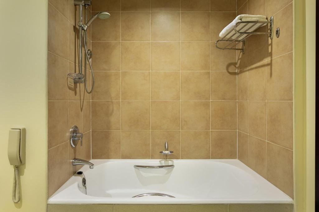 Family Room - Pool Area (2 Adults + 2 Children)
