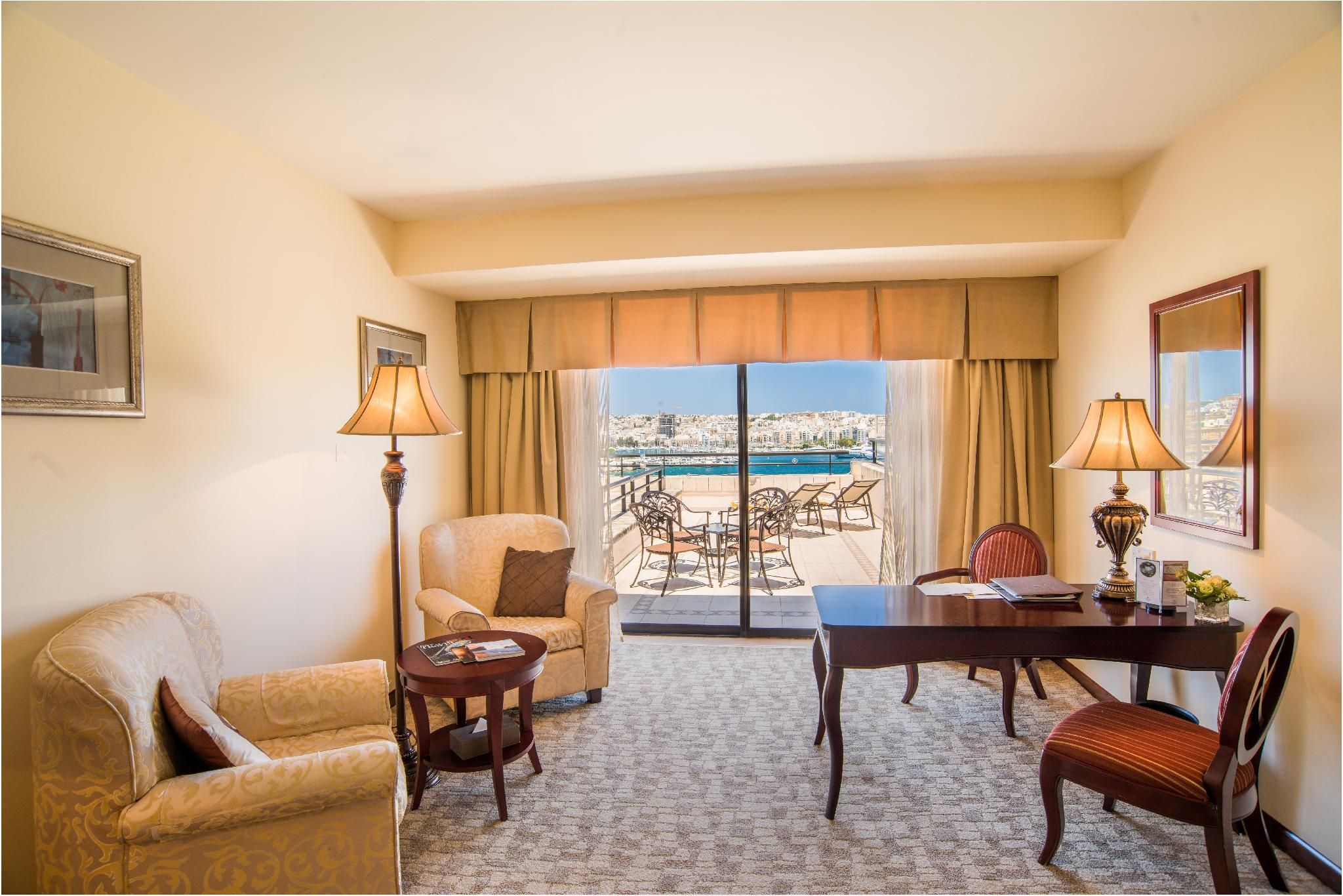 Deluxe Double Room with Balcony and Sea View