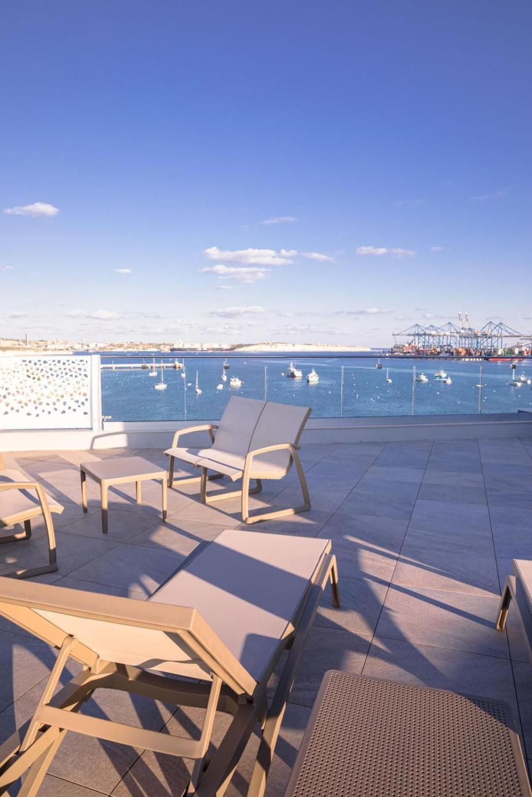 CA Sand Dune Hotel