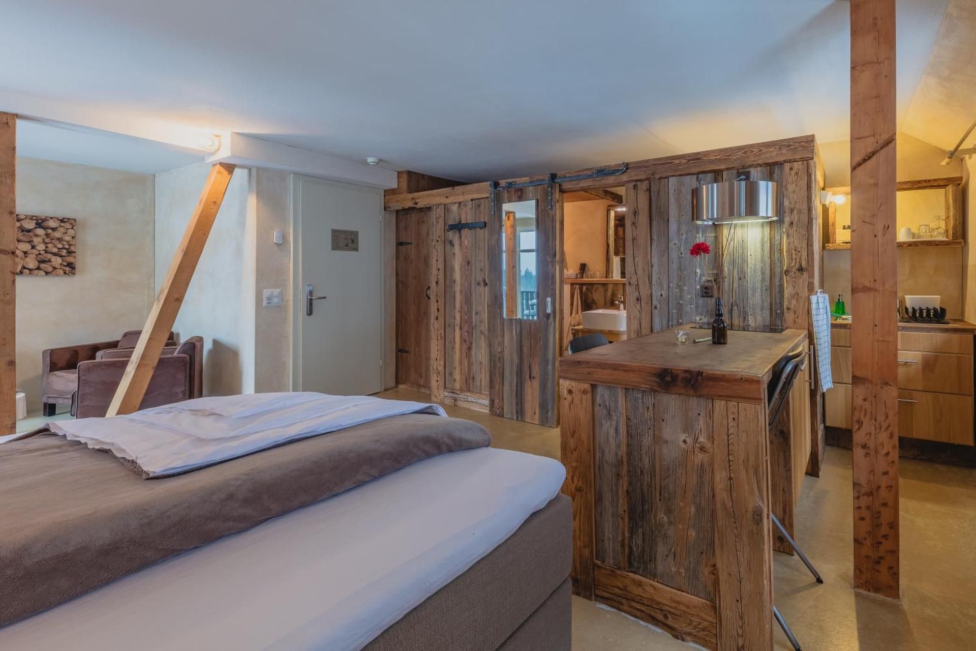 DELUXE APARTMENT