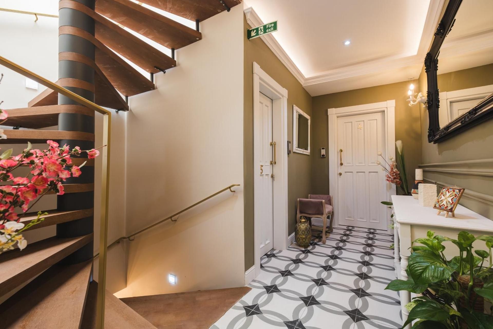Zebbuga Deluxe Lavish Suite 3