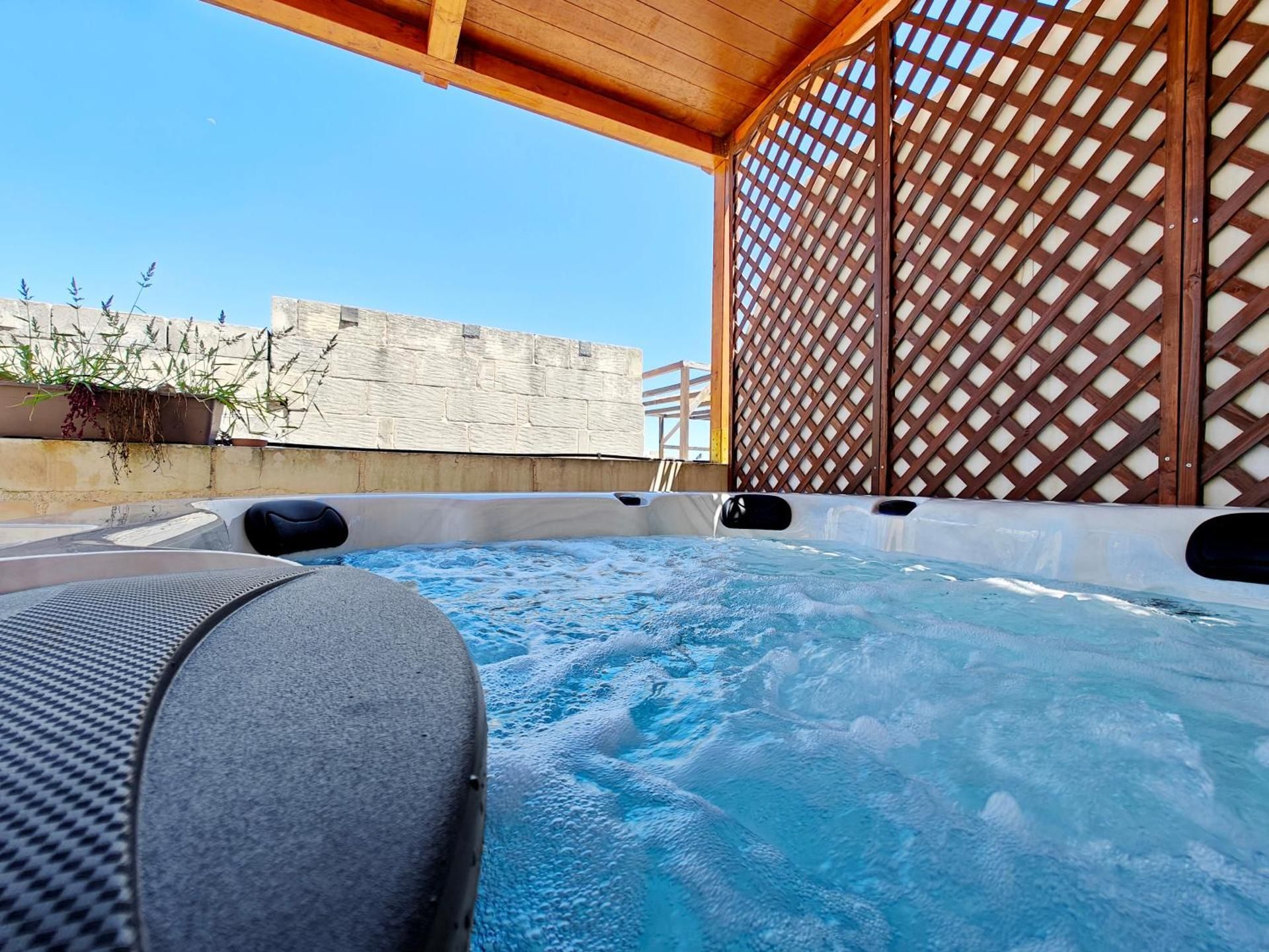 Zebbuga Deluxe Lavish Suite 3
