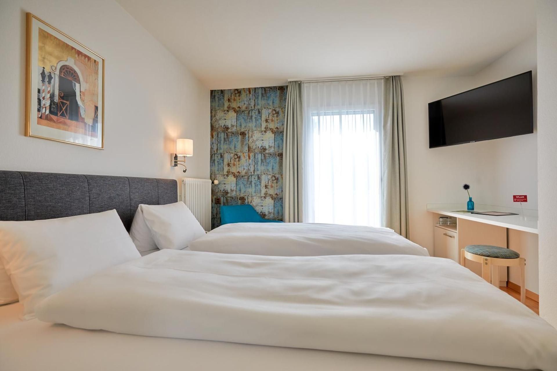 Standard Single Room with Lake View