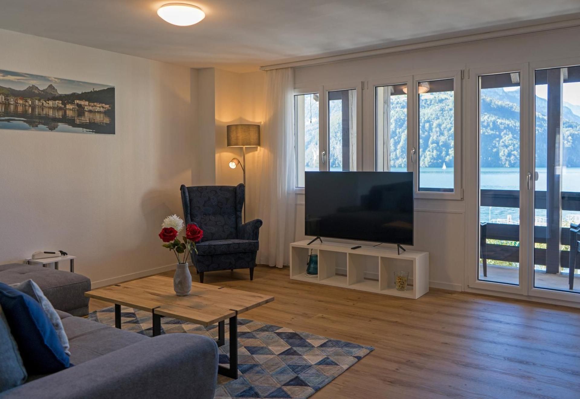 Apartment with Self-Catering and Lake View