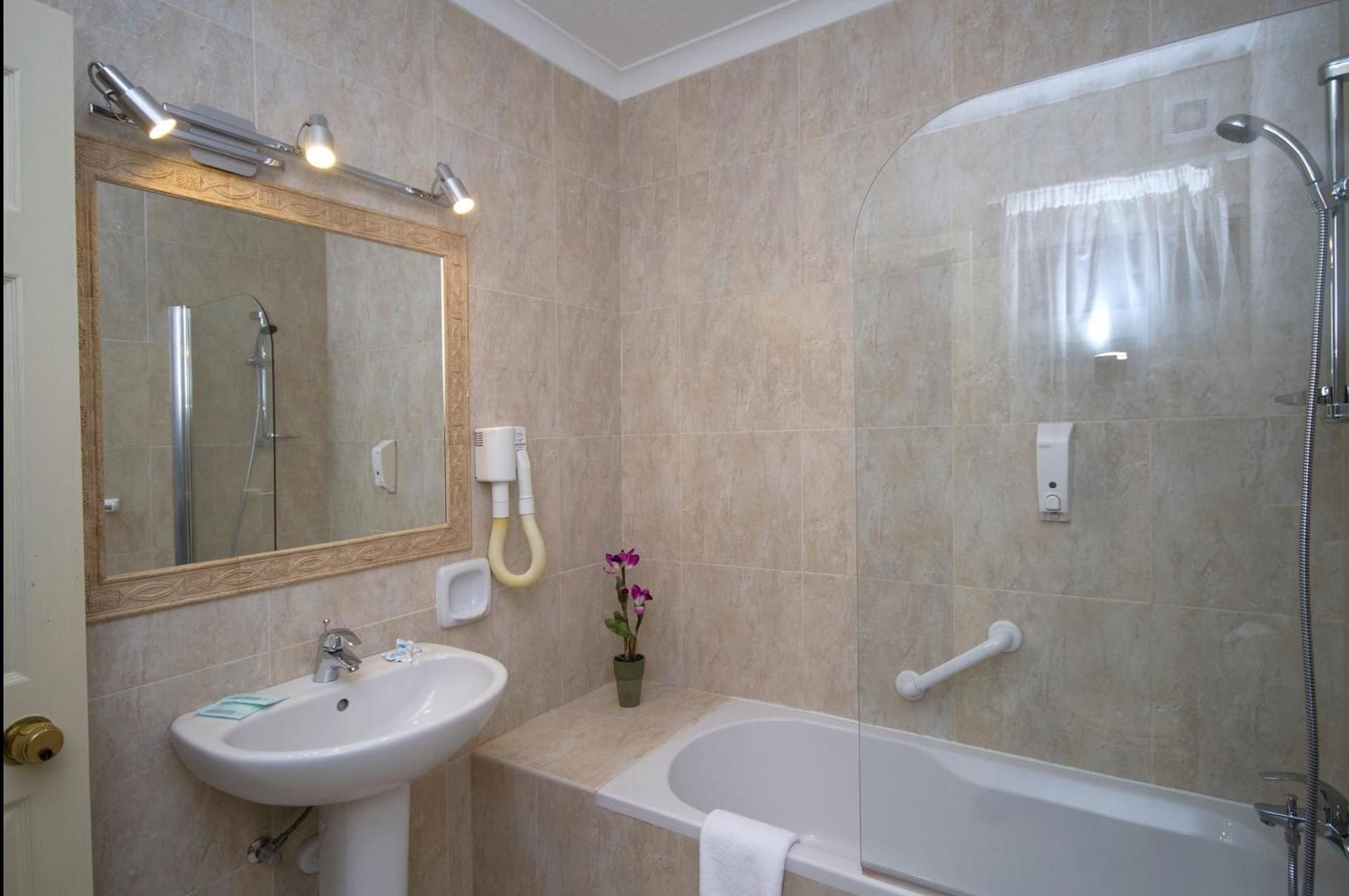 Standard Room for 4 People