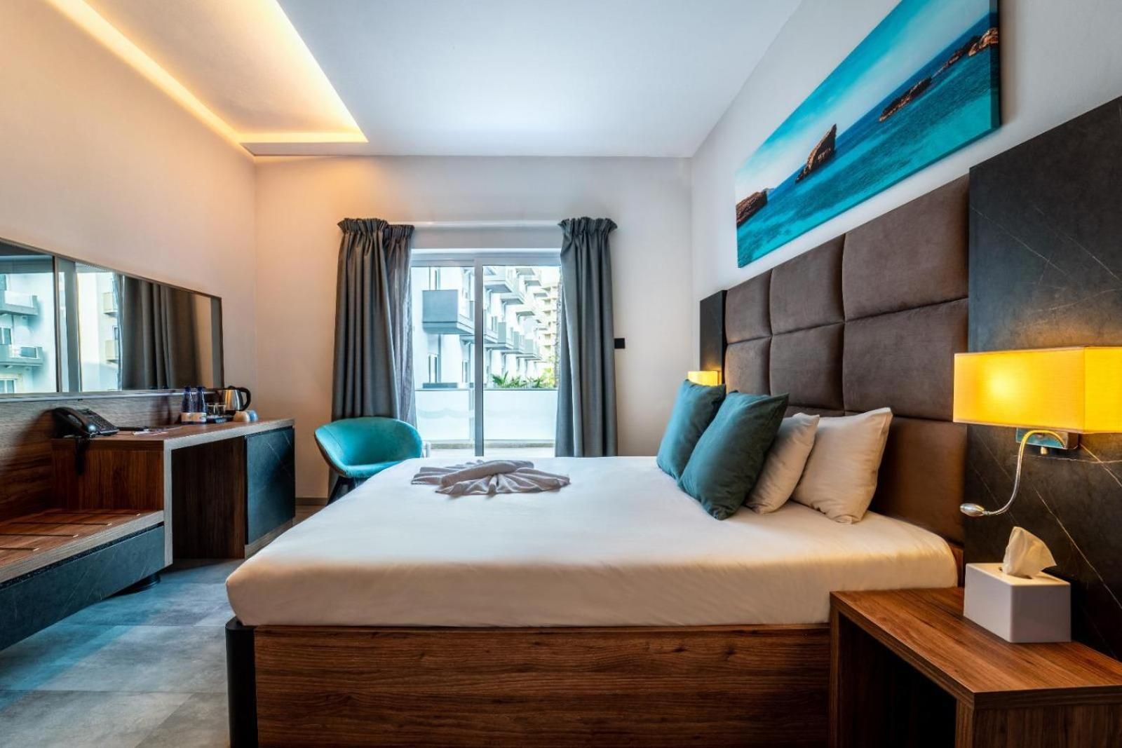 Superior Double or Twin Room with Pool View - Free Access to Toy Room Club