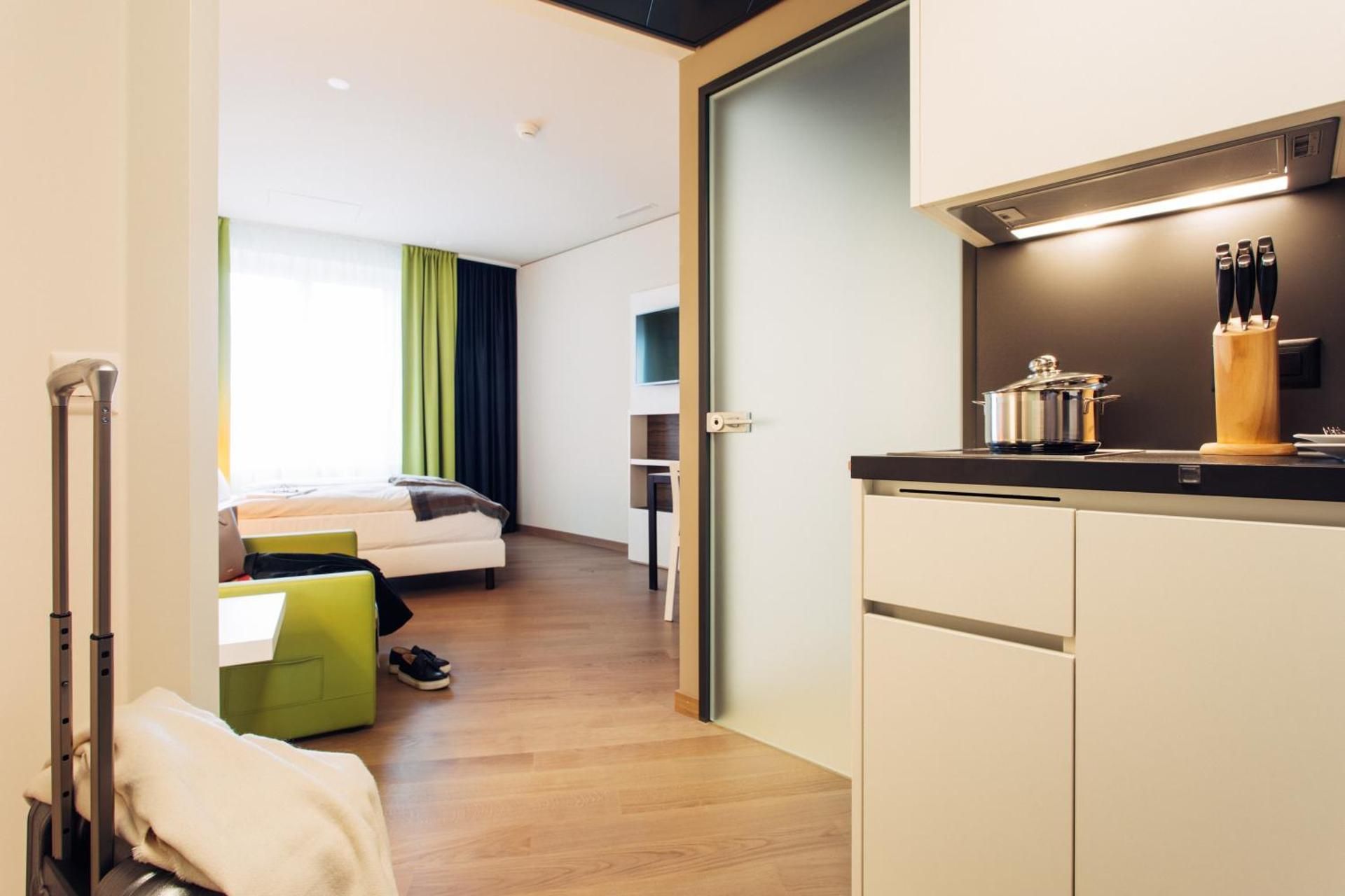 Harry's Home Zurich Studio With Kitchenette 3