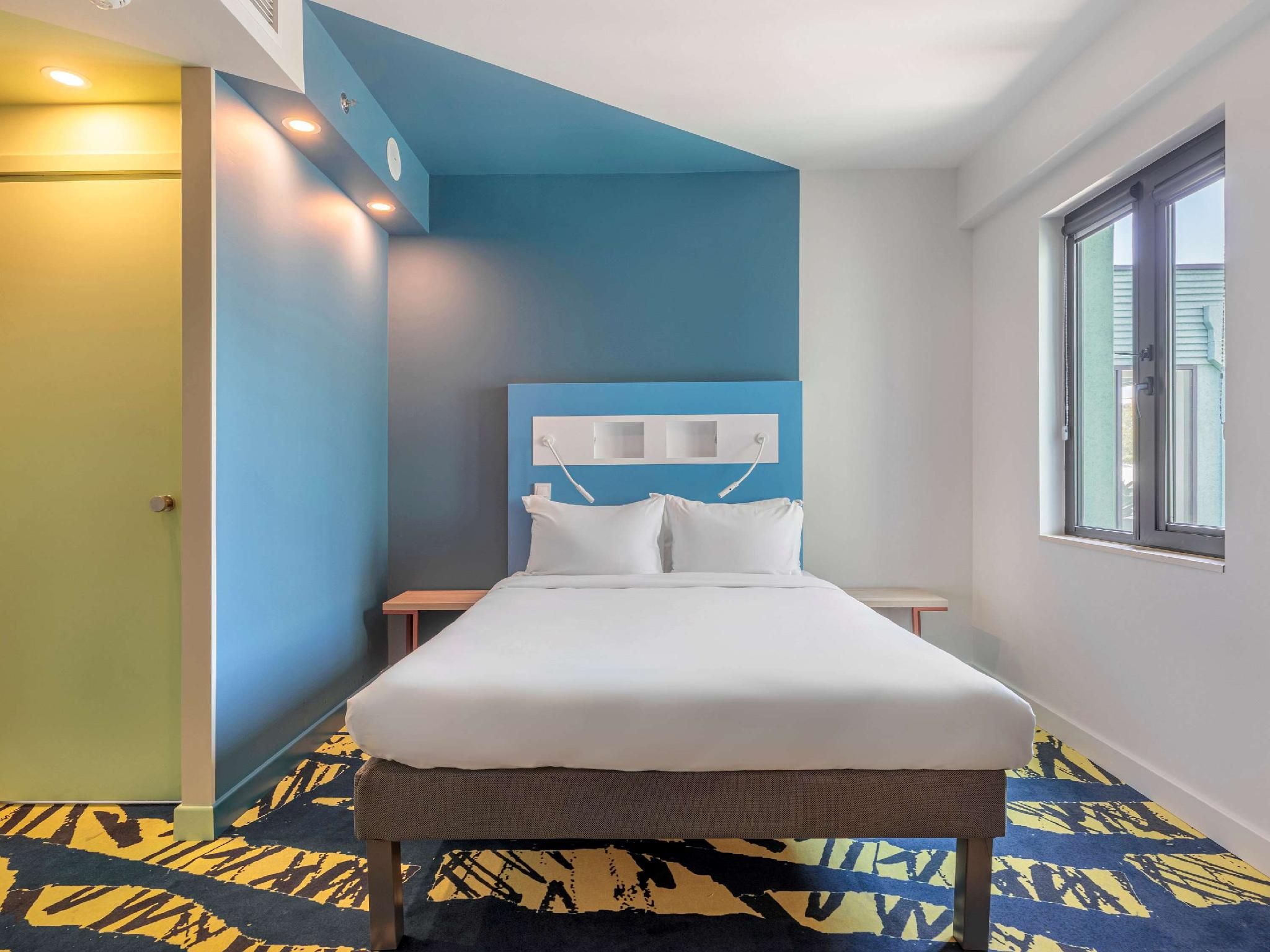 Superior Room with 1 double bed and 2 Bed-close ts