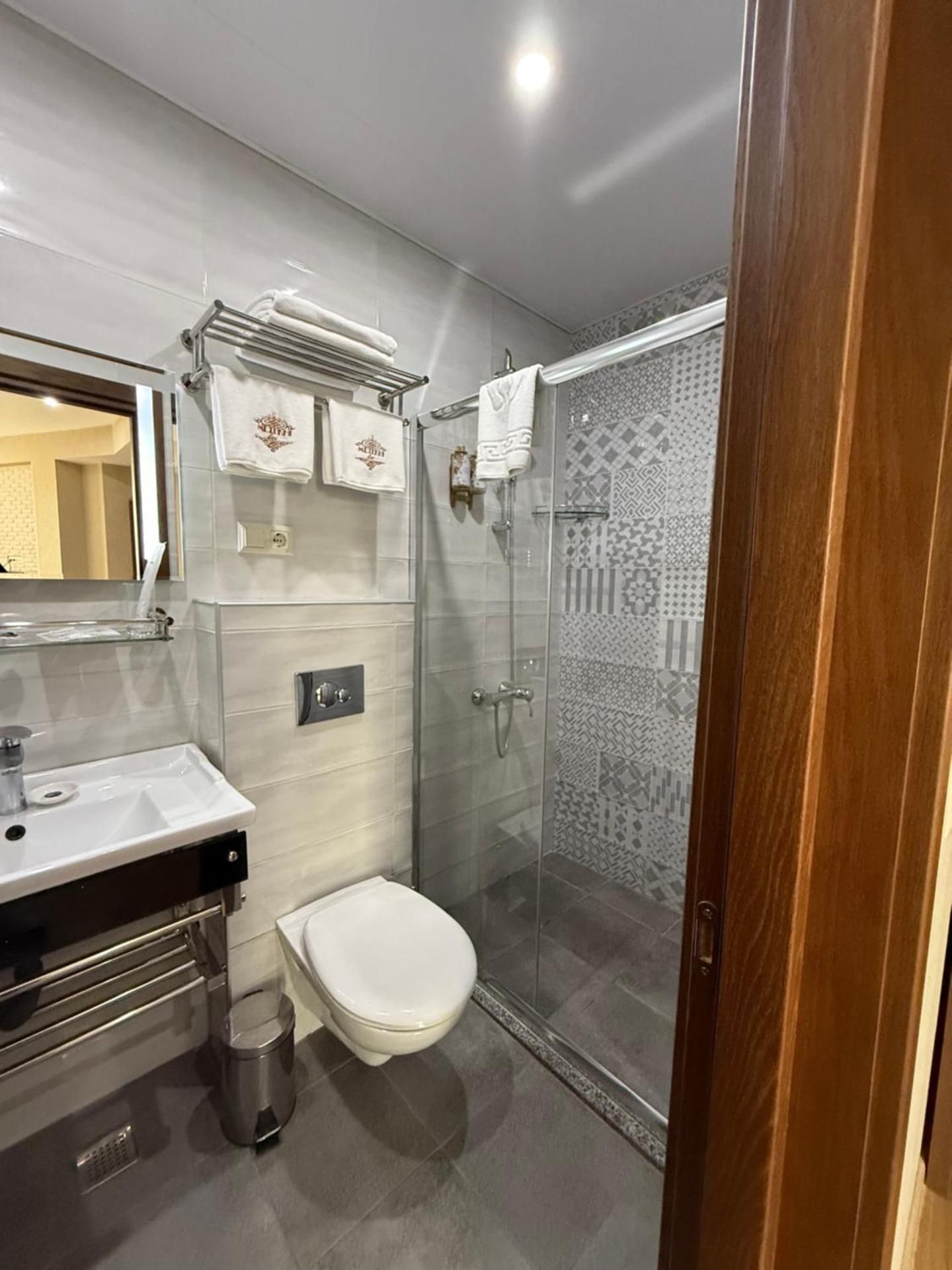 Deluxe King Suite