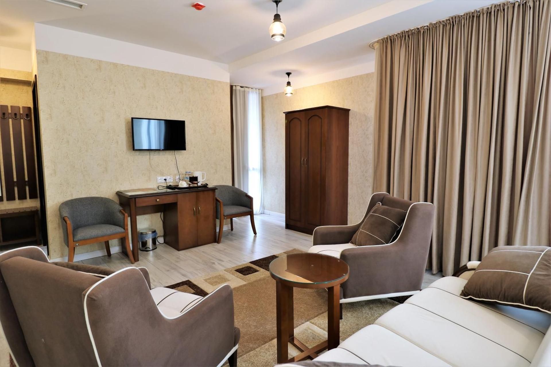 Large Double or Twin Room