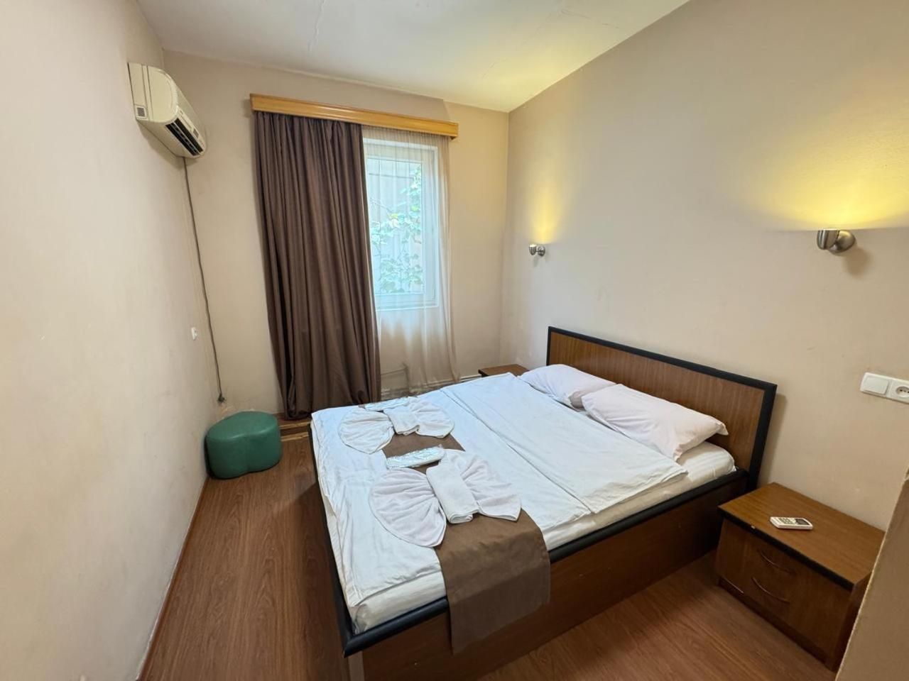 Deluxe Room (2 Adults + 1 Child)