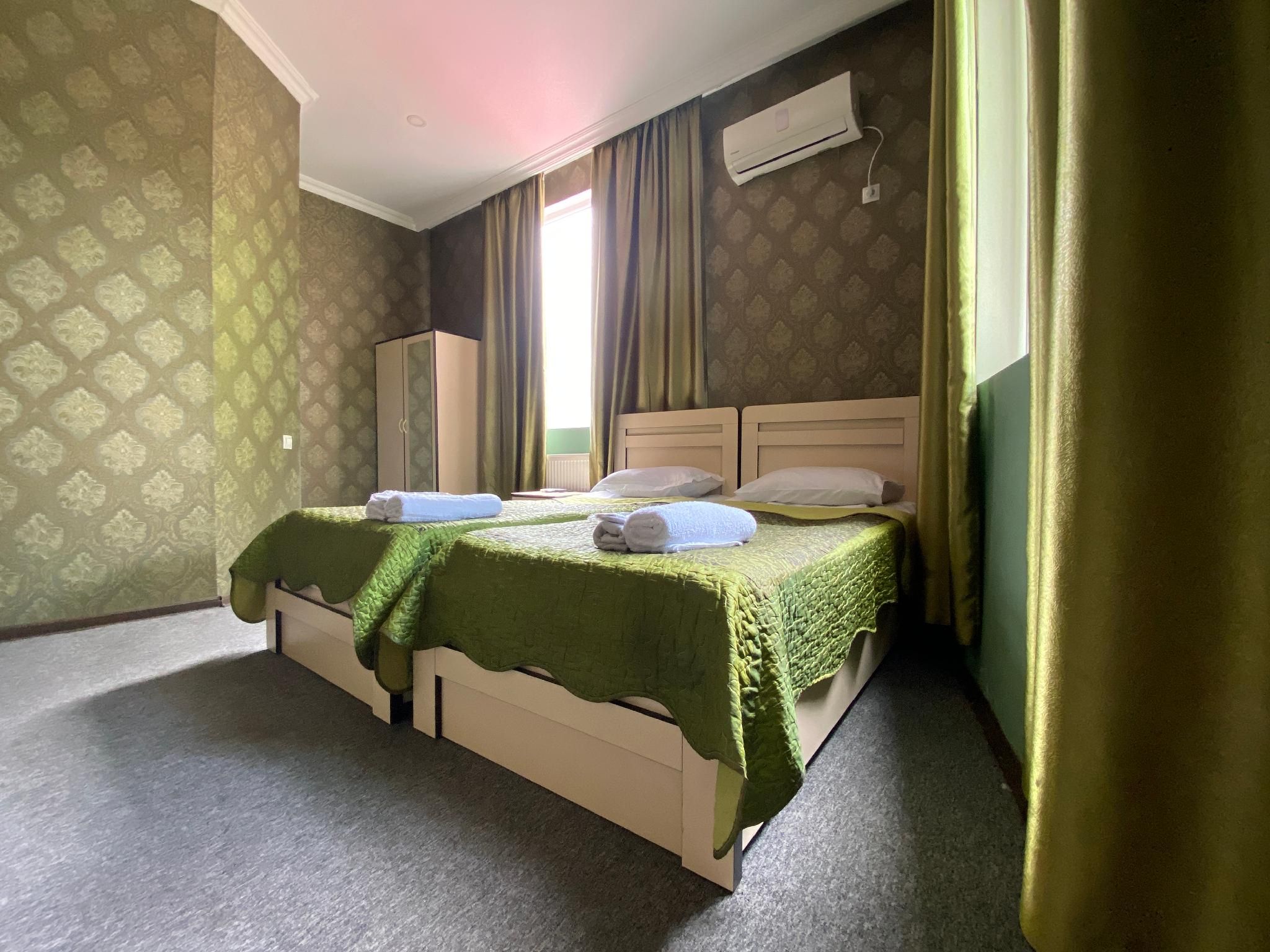 Deluxe Cave Room 204