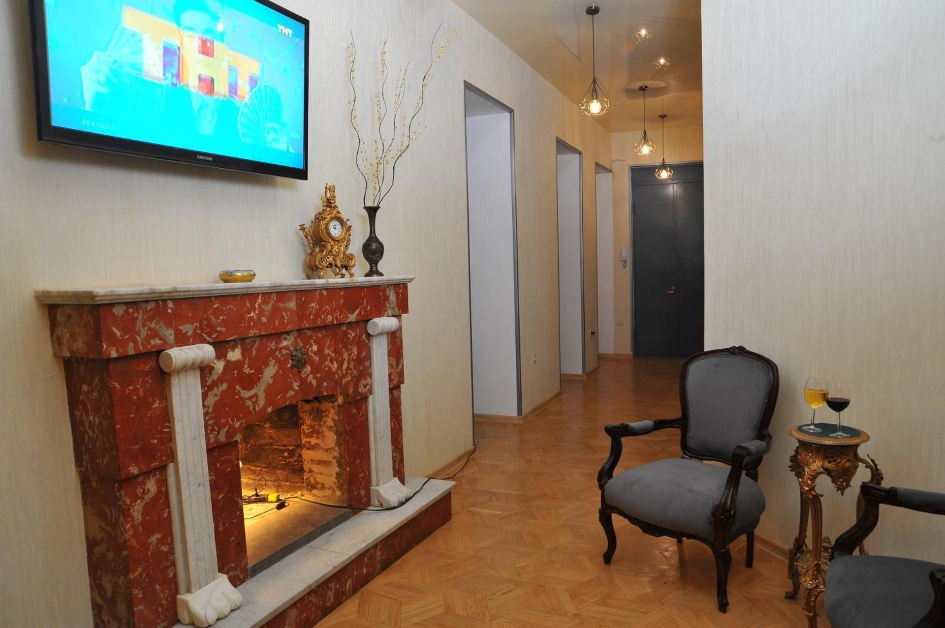 shared lounge/tv area