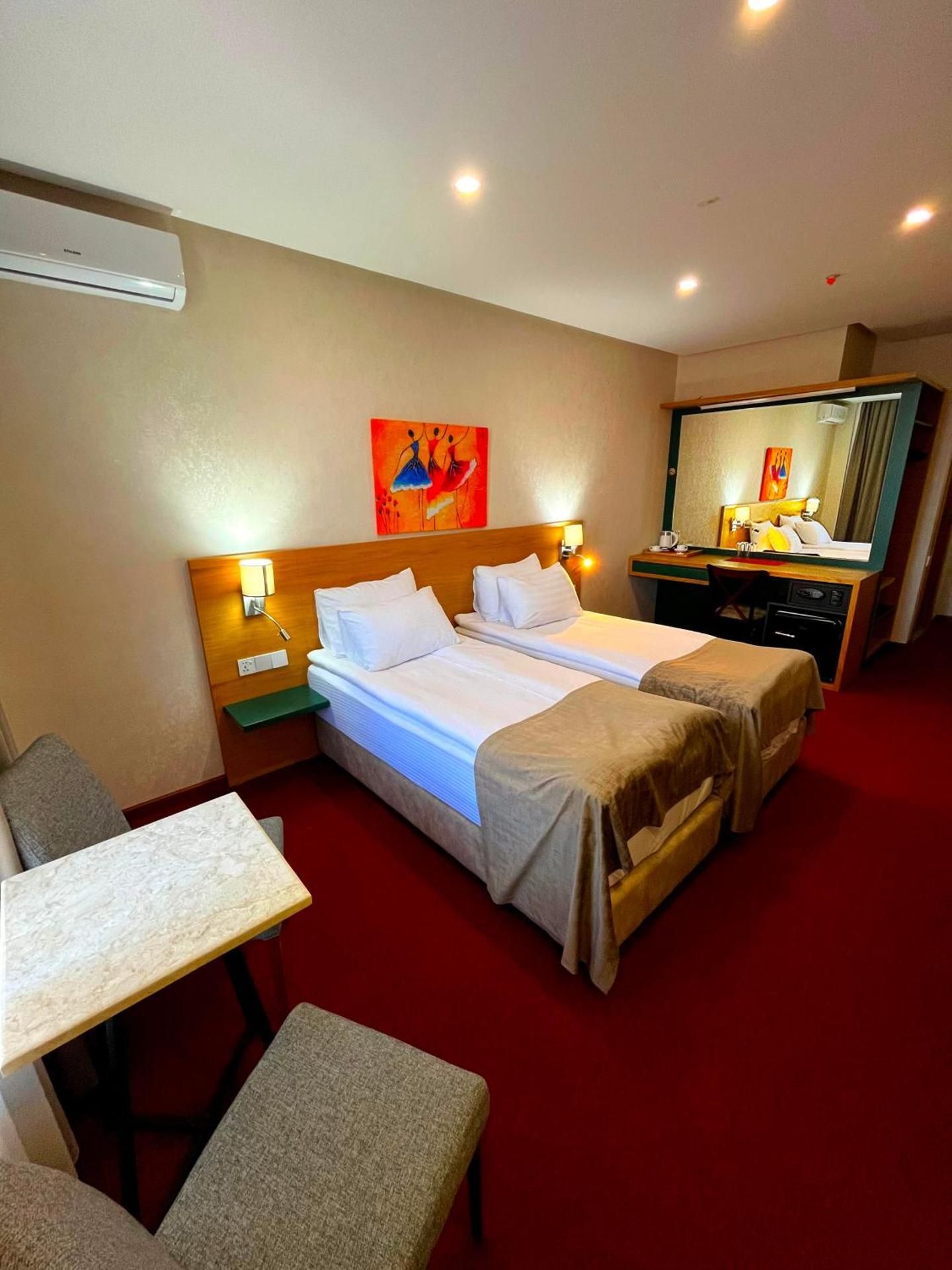 Deluxe Double or Twin Room with City View