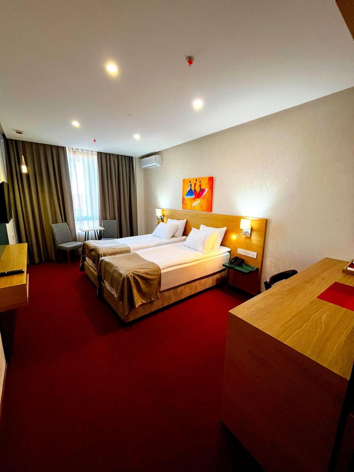 Deluxe Double or Twin Room with City View