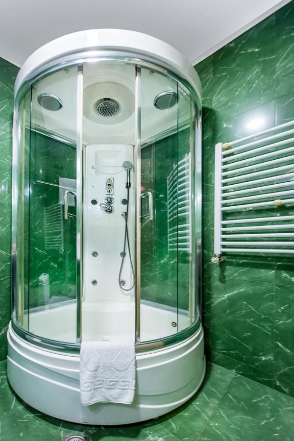 Deluxe Suite with Spa Bath