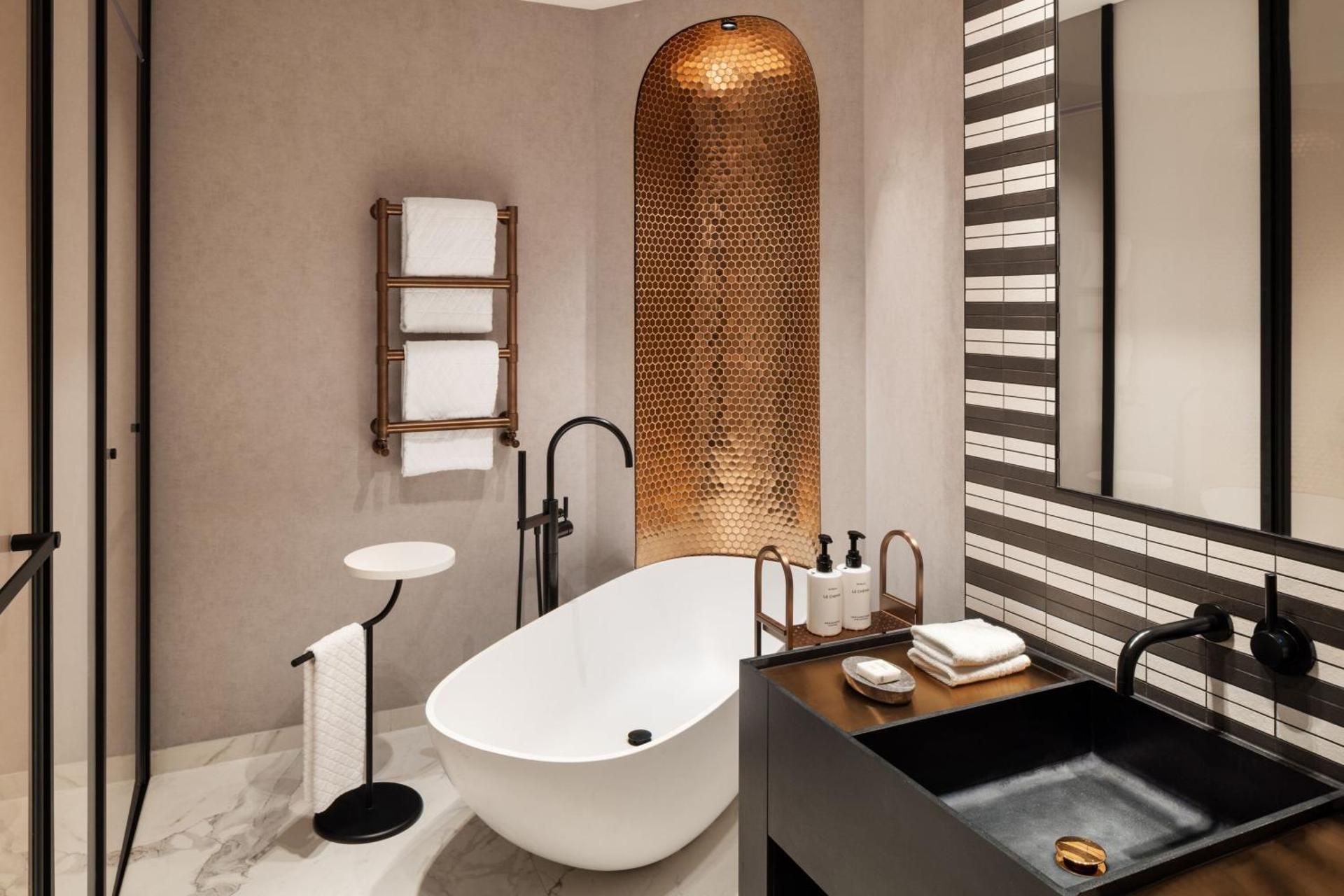 Club Suite - Executive Lounge Access