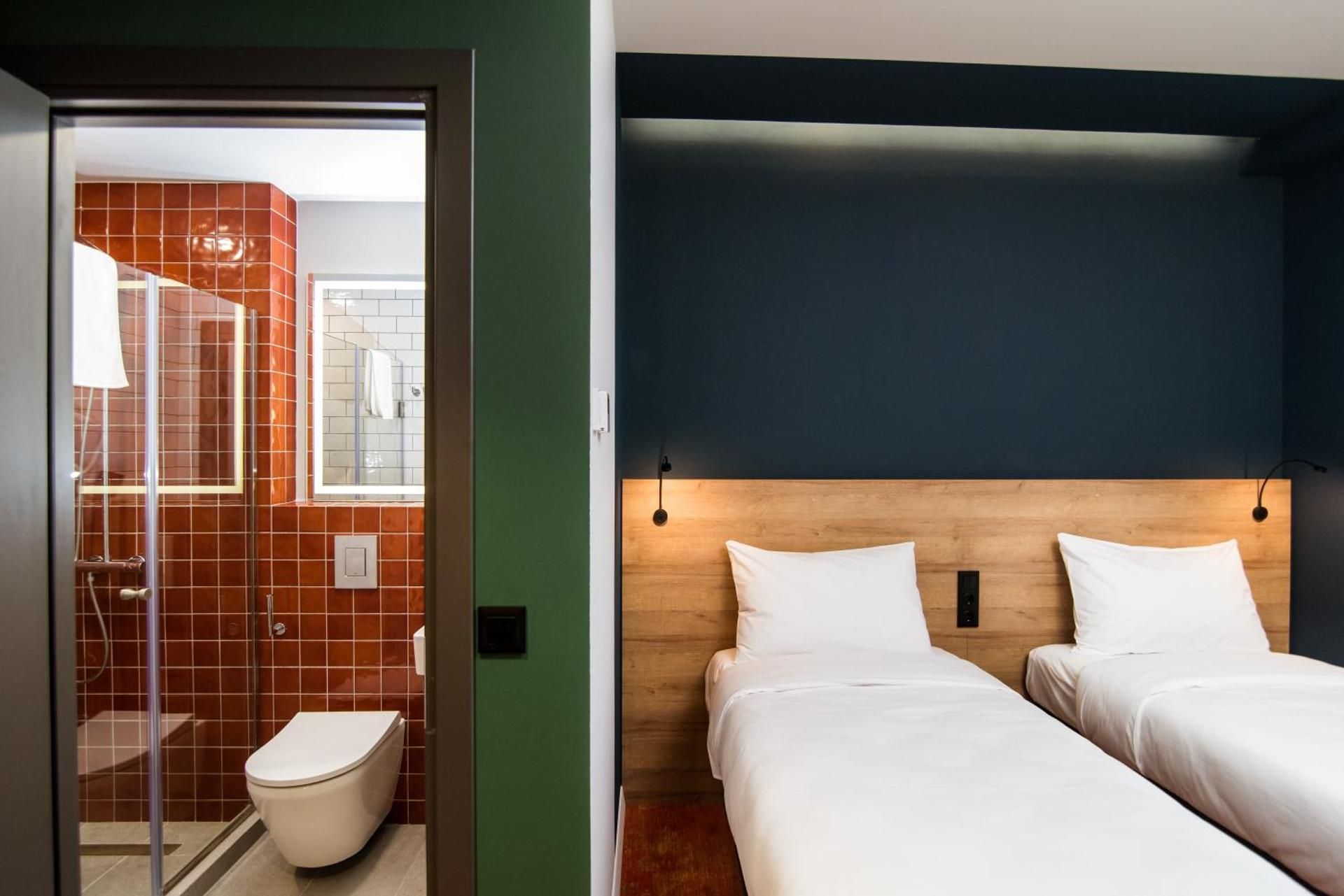 Pop Room with 2 Single Beds