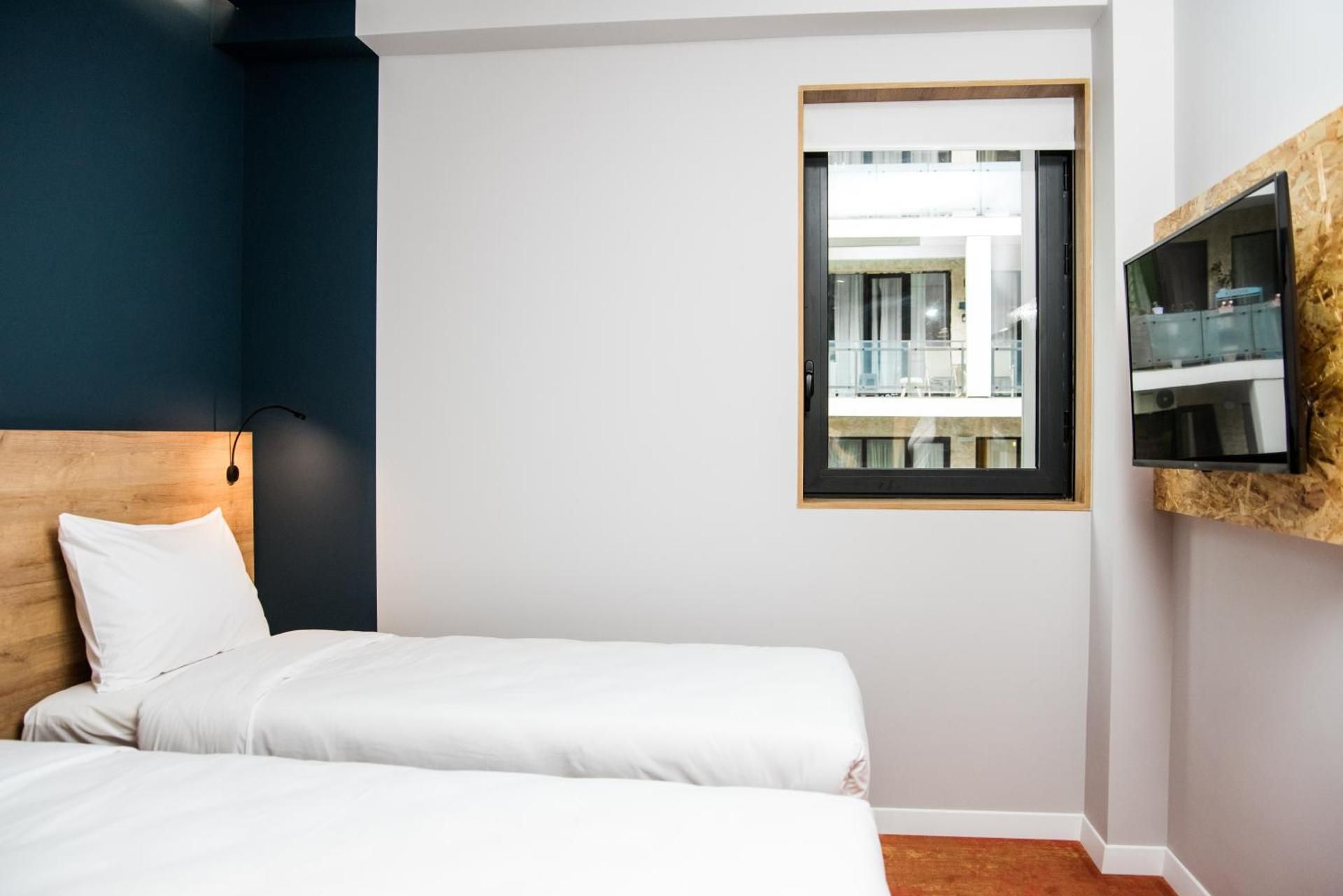 Pop Room with 2 Single Beds
