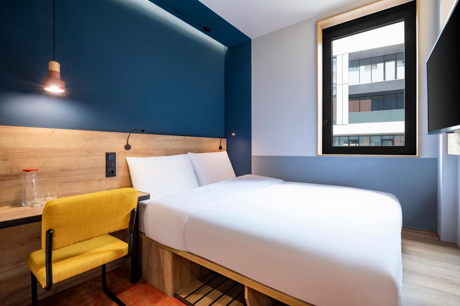 Pop room with 1 double bed