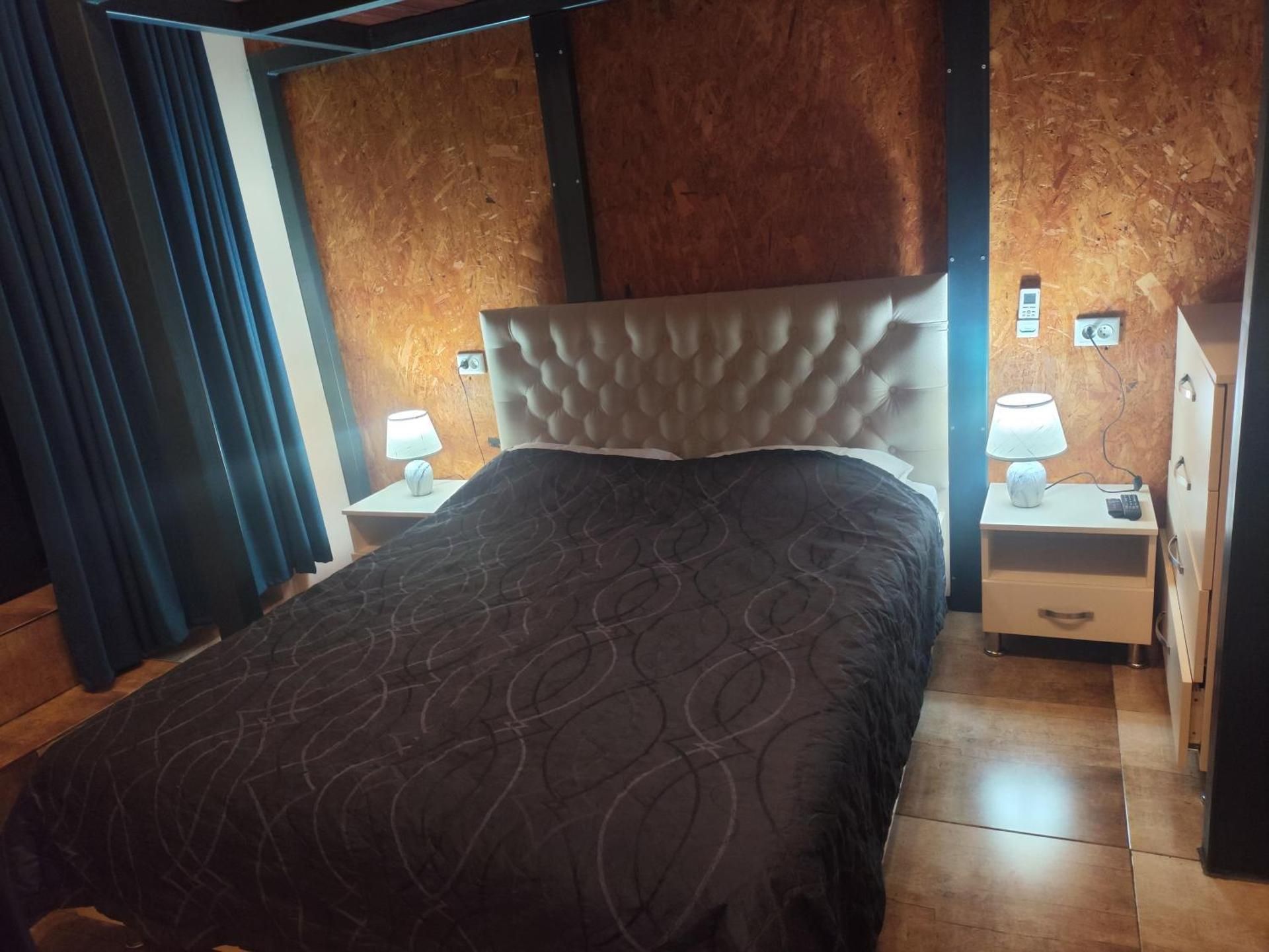 Deluxe Two-Bedroom Apartment with Garden View