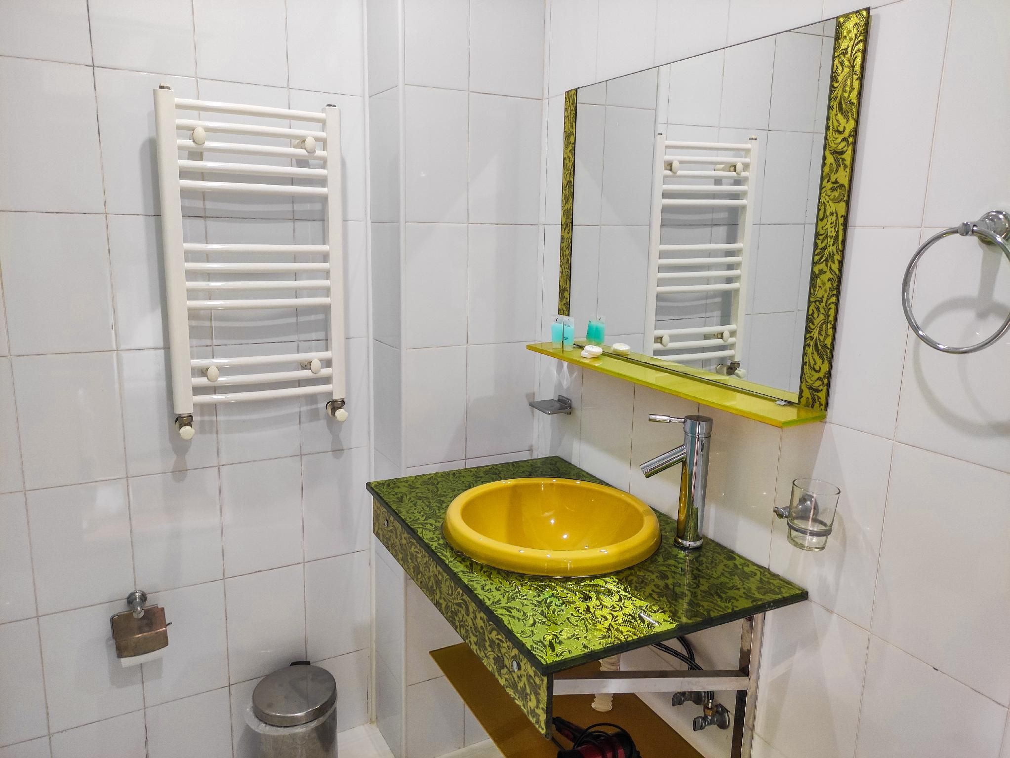 Suite with 1 King bed and Sofabed - No Smoking