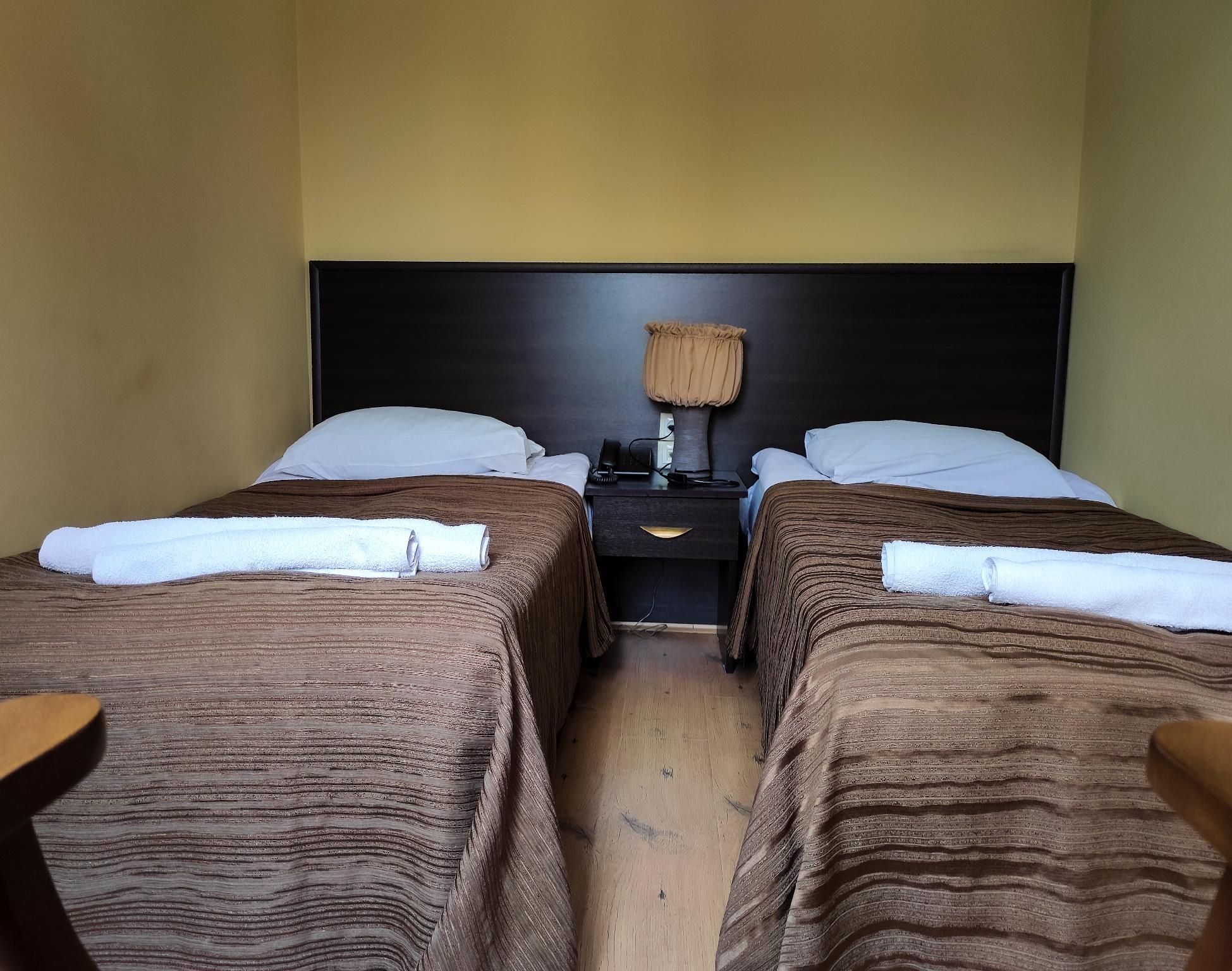 1 Twin Bed Room