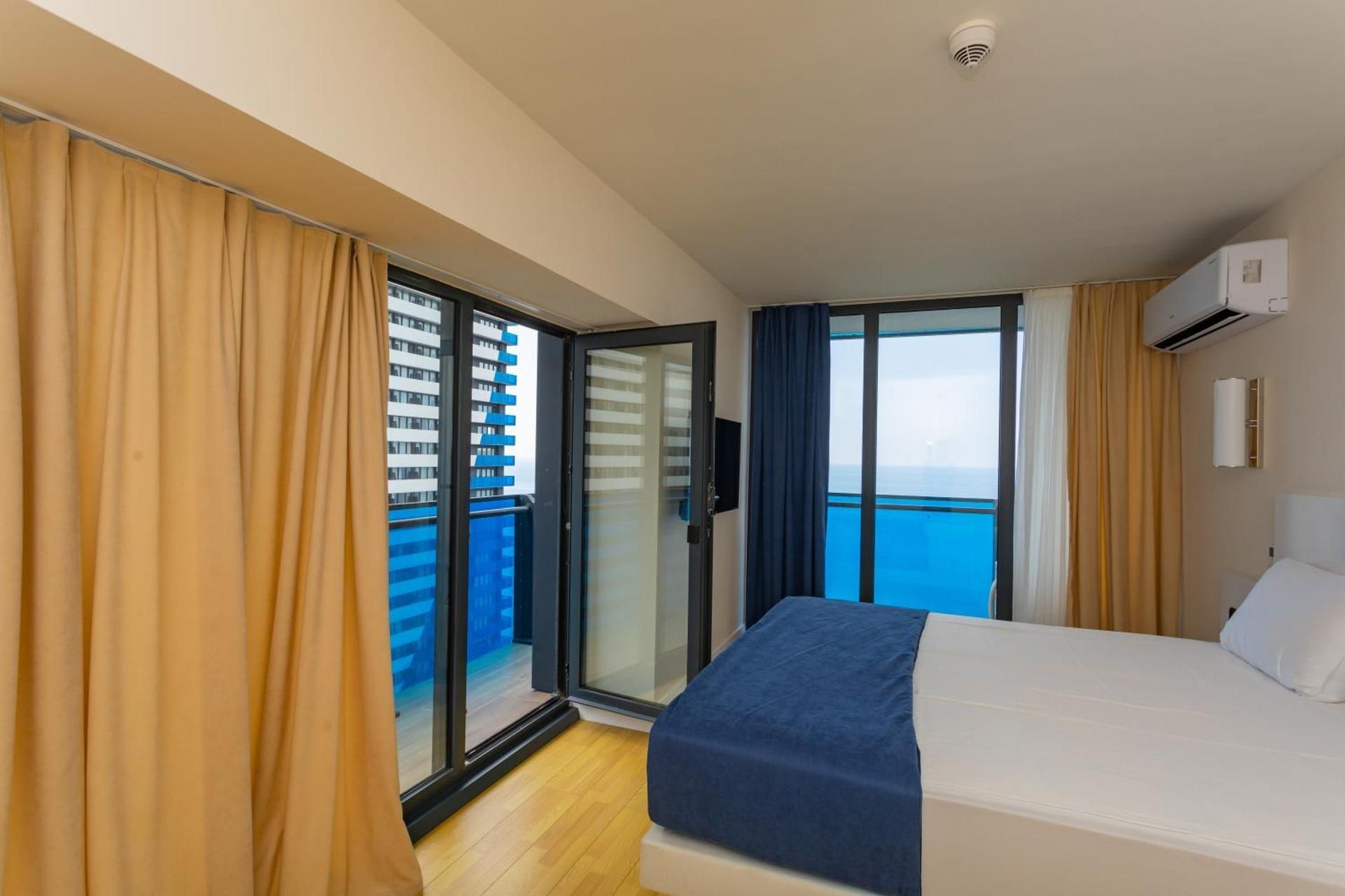 Deluxe Suite with Sea View