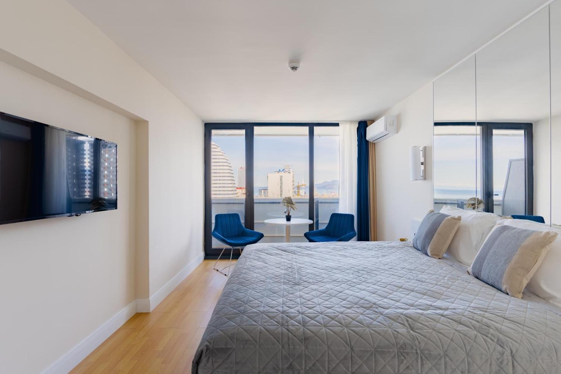 Eleven Way Host