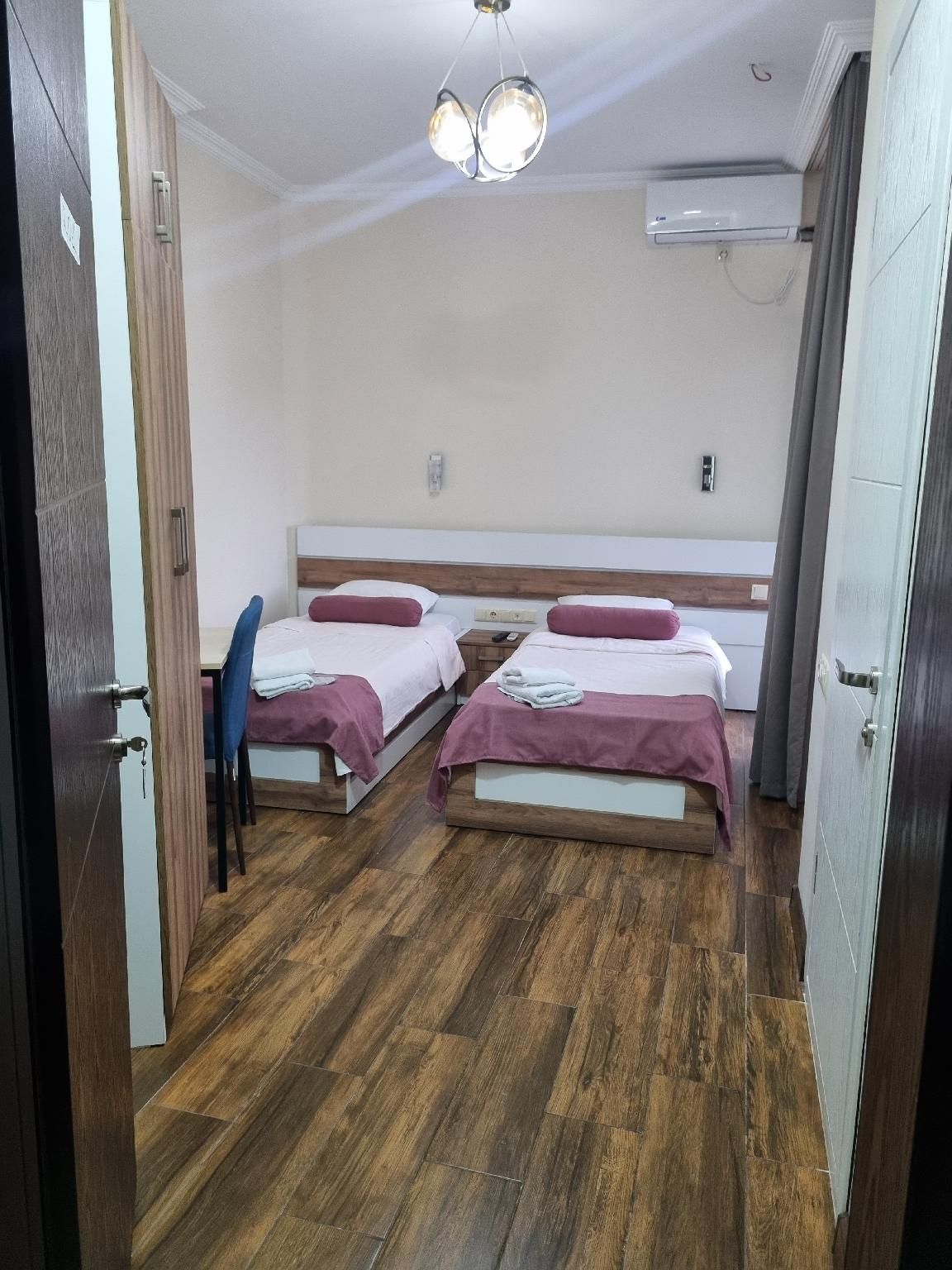 Standard Twin - 2 Single Beds