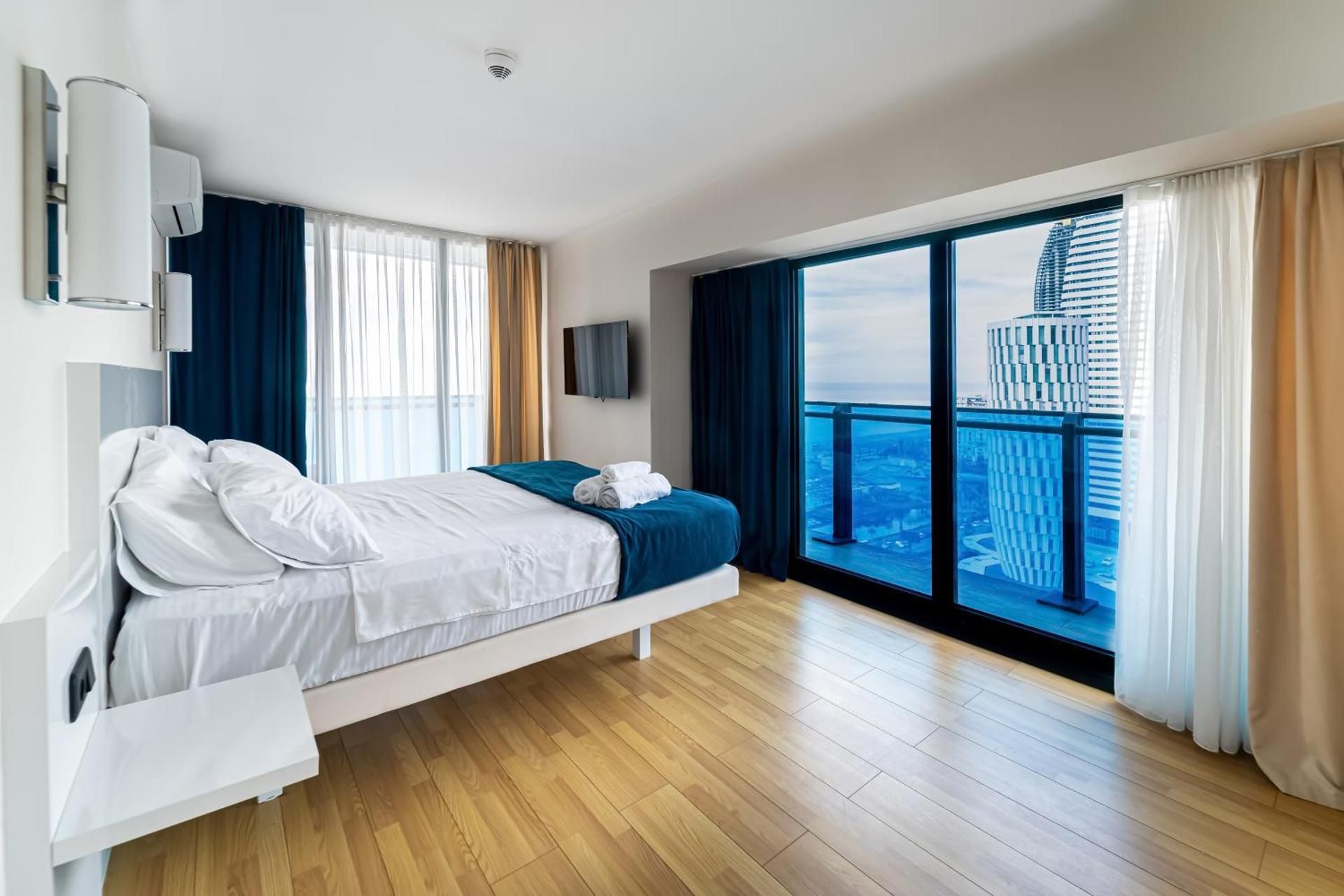 Two-Bedroom Apartment with Balcony and Sea View