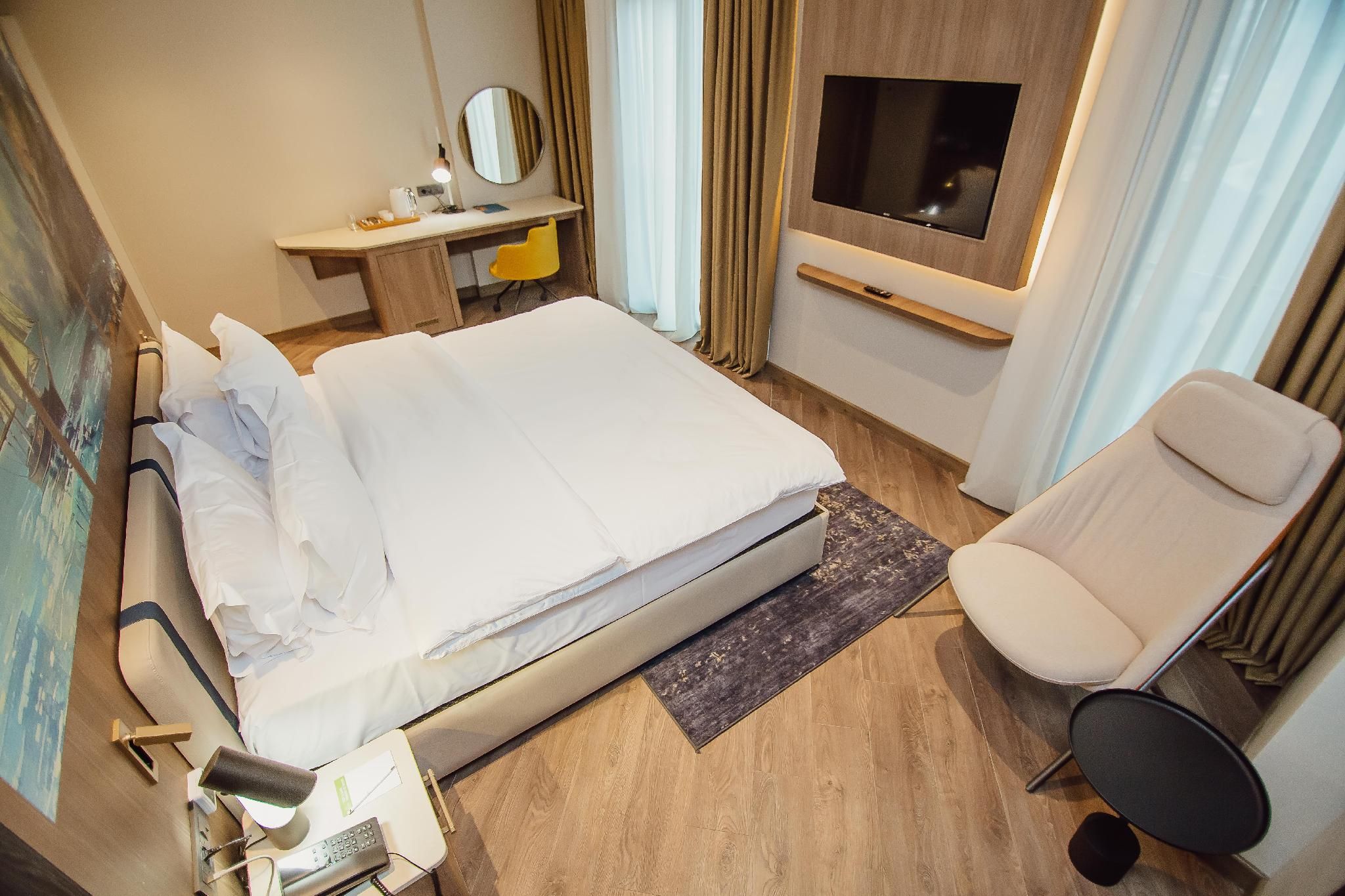 Junior Suite King Room, City View