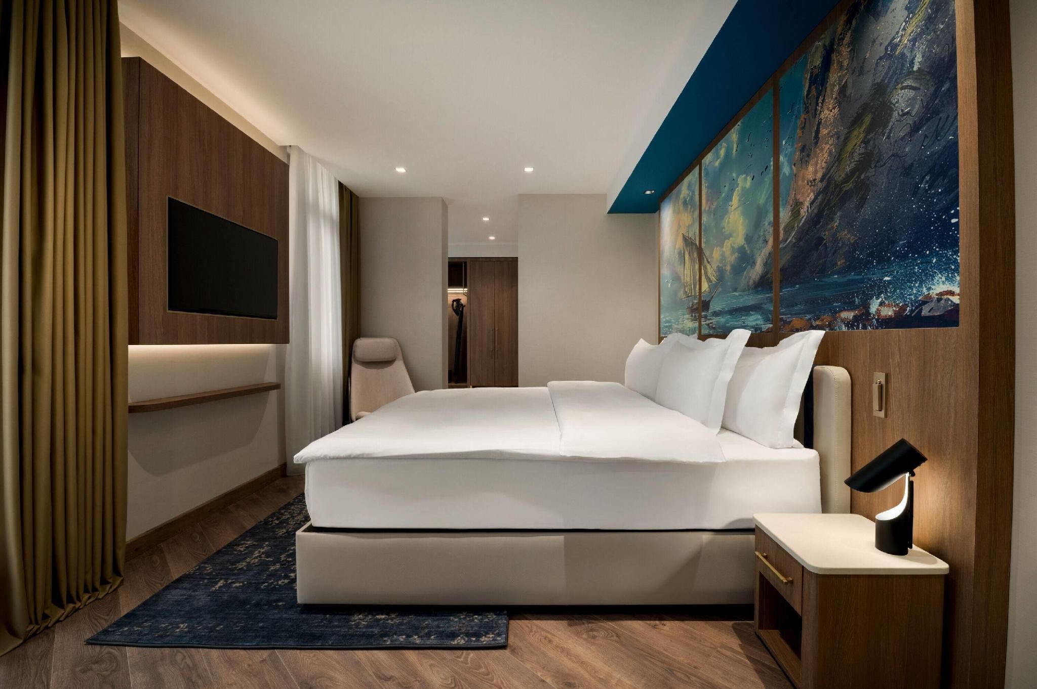 Suite King Room, City View