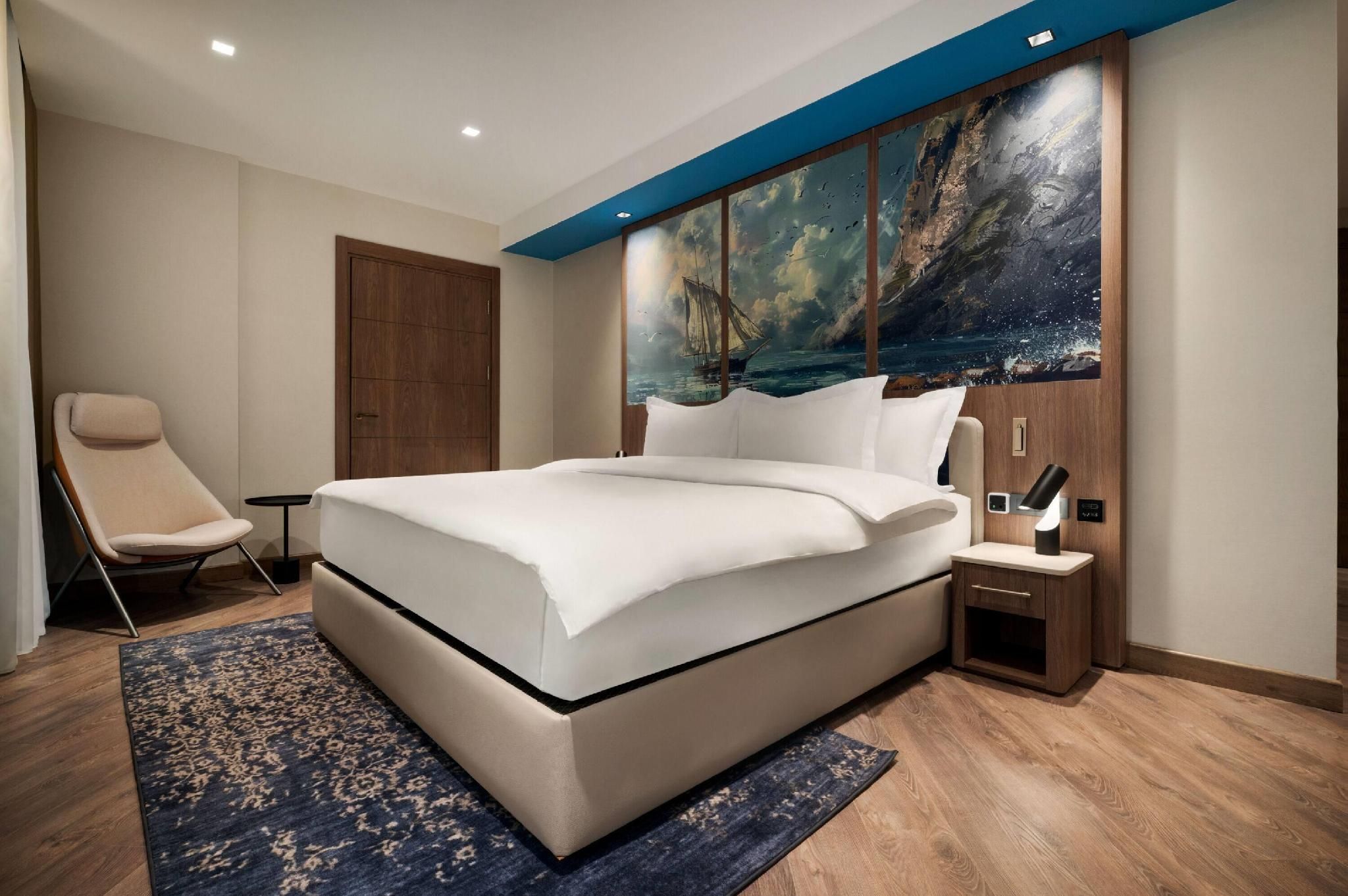 Junior Suite King Room, City View