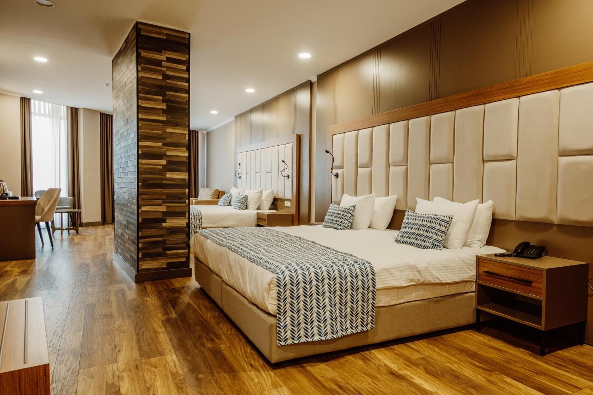 Deluxe Family Room