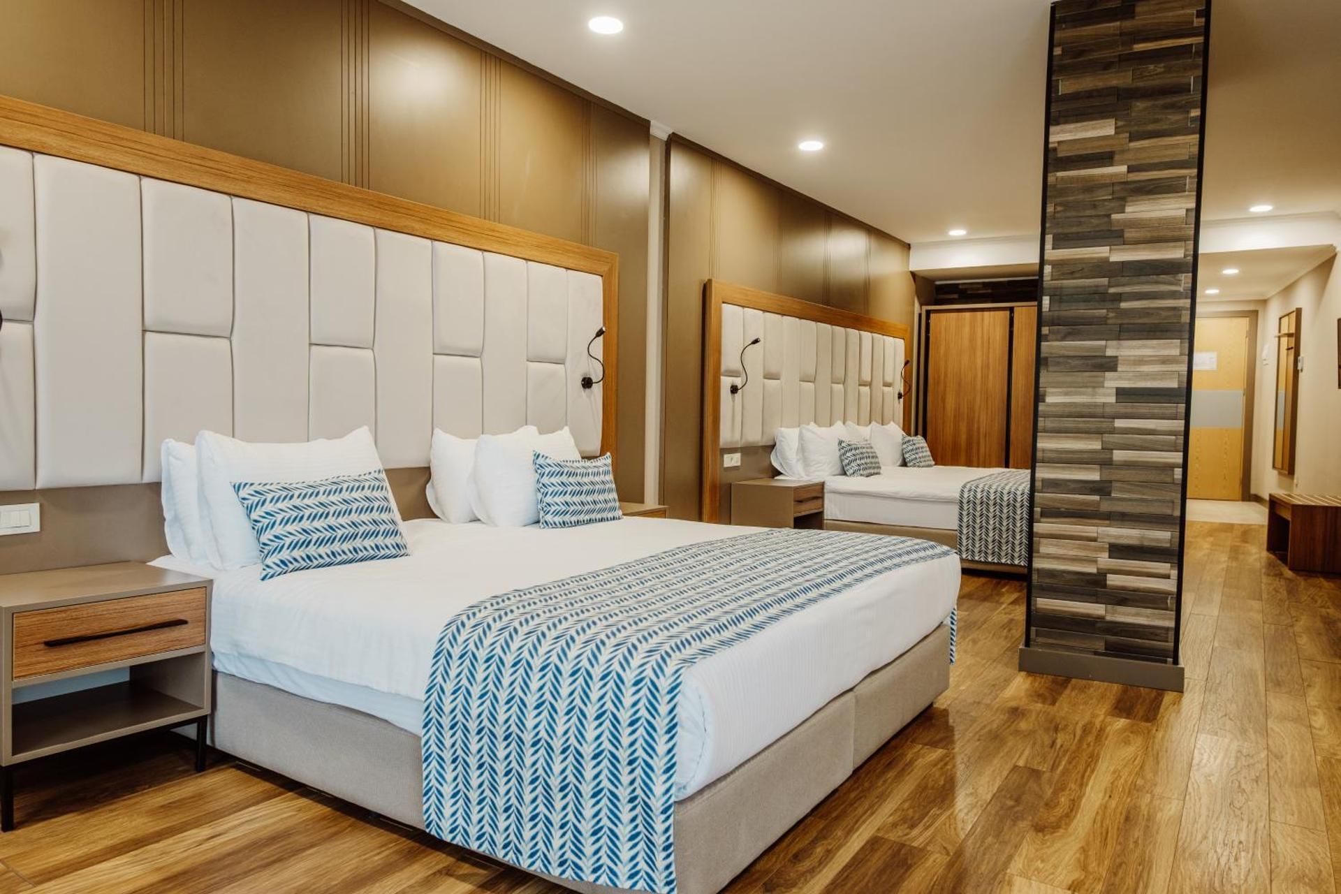 Deluxe Family Room