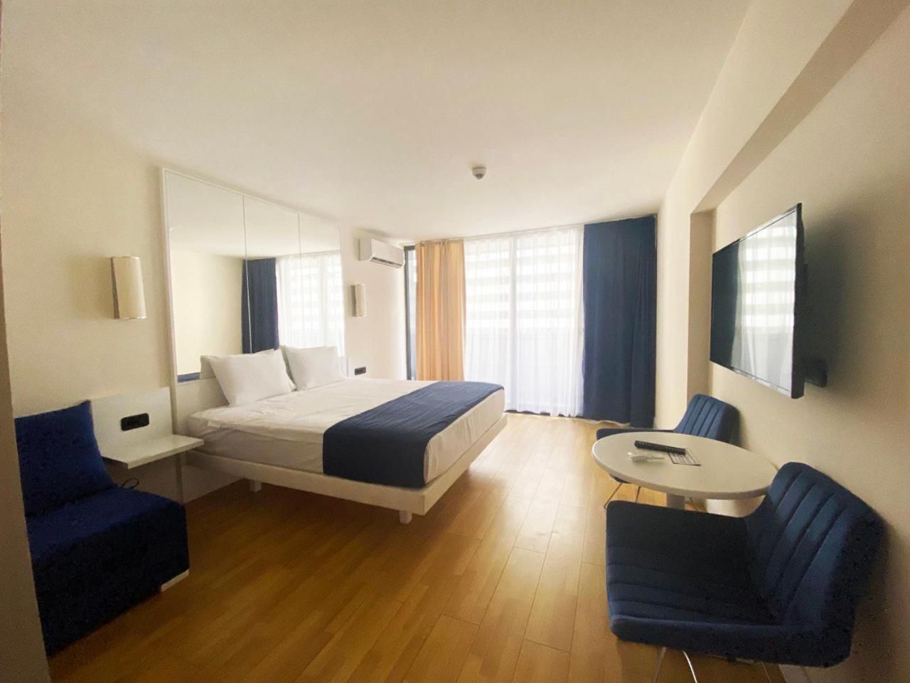 One-Bedroom Apartment with Sea View and Balcony