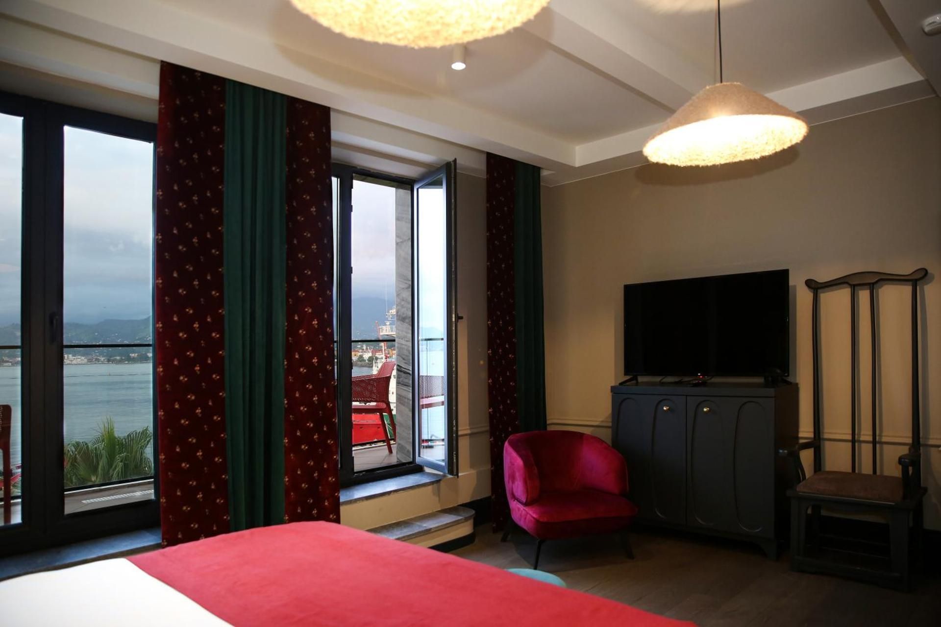 Hotel Retro Executive Suite 3