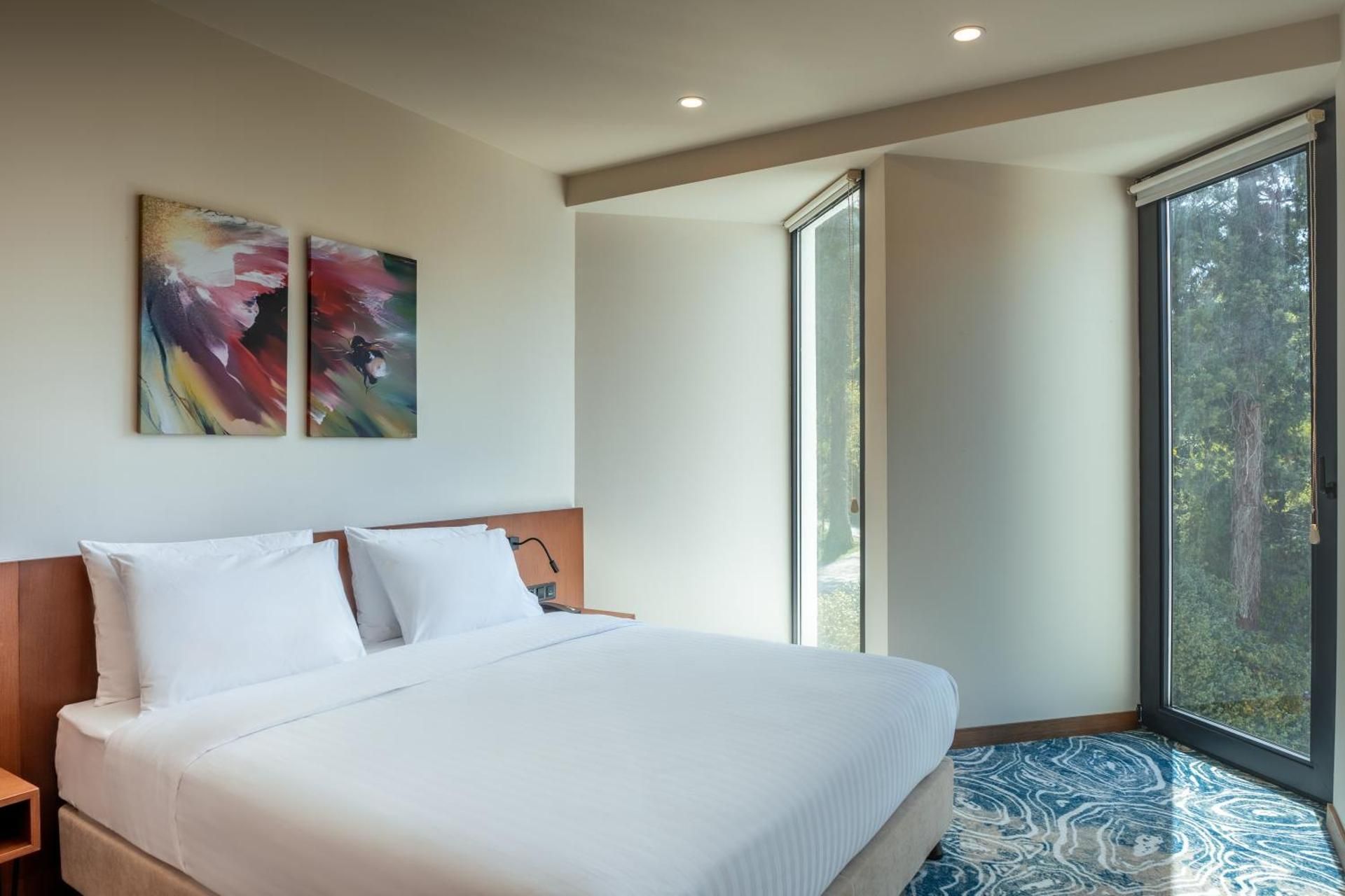 Suite with Garden View
