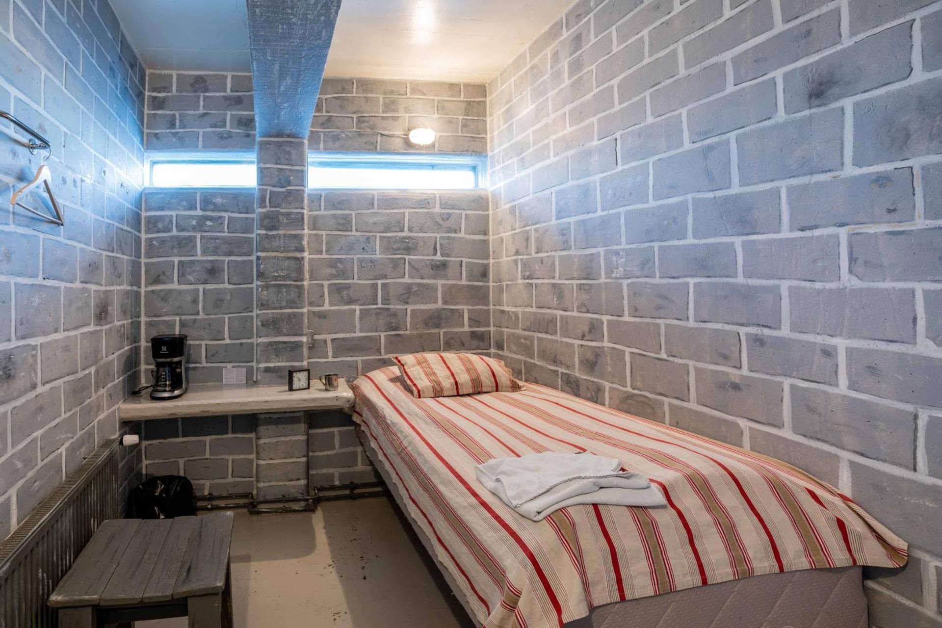 Single Room with Shared Bathroom