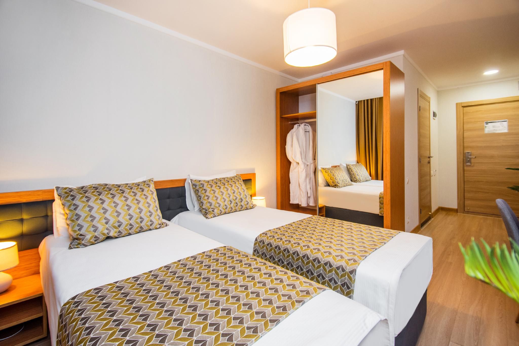Standard Twin Room with Balcony