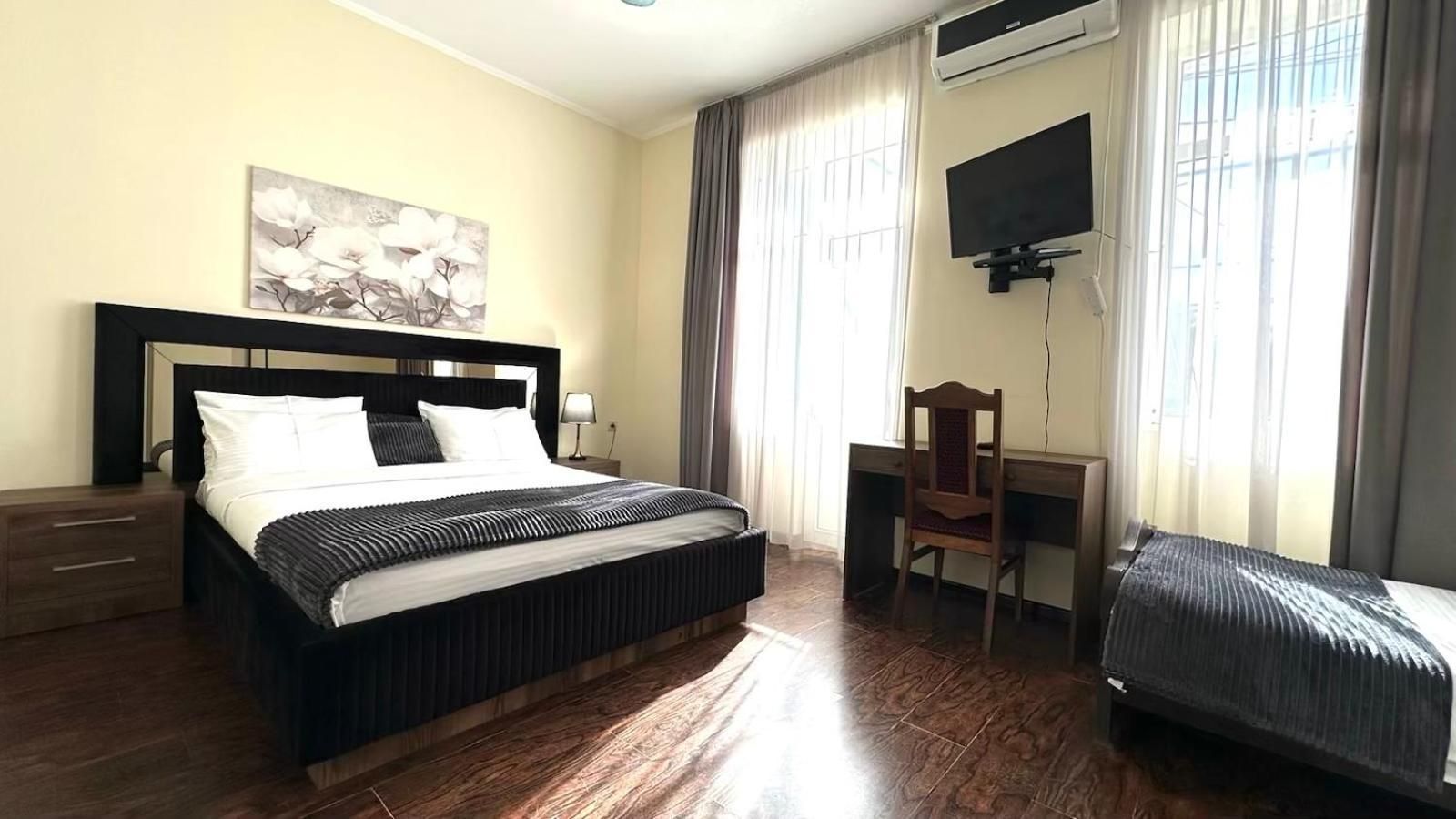 3 Bed Private