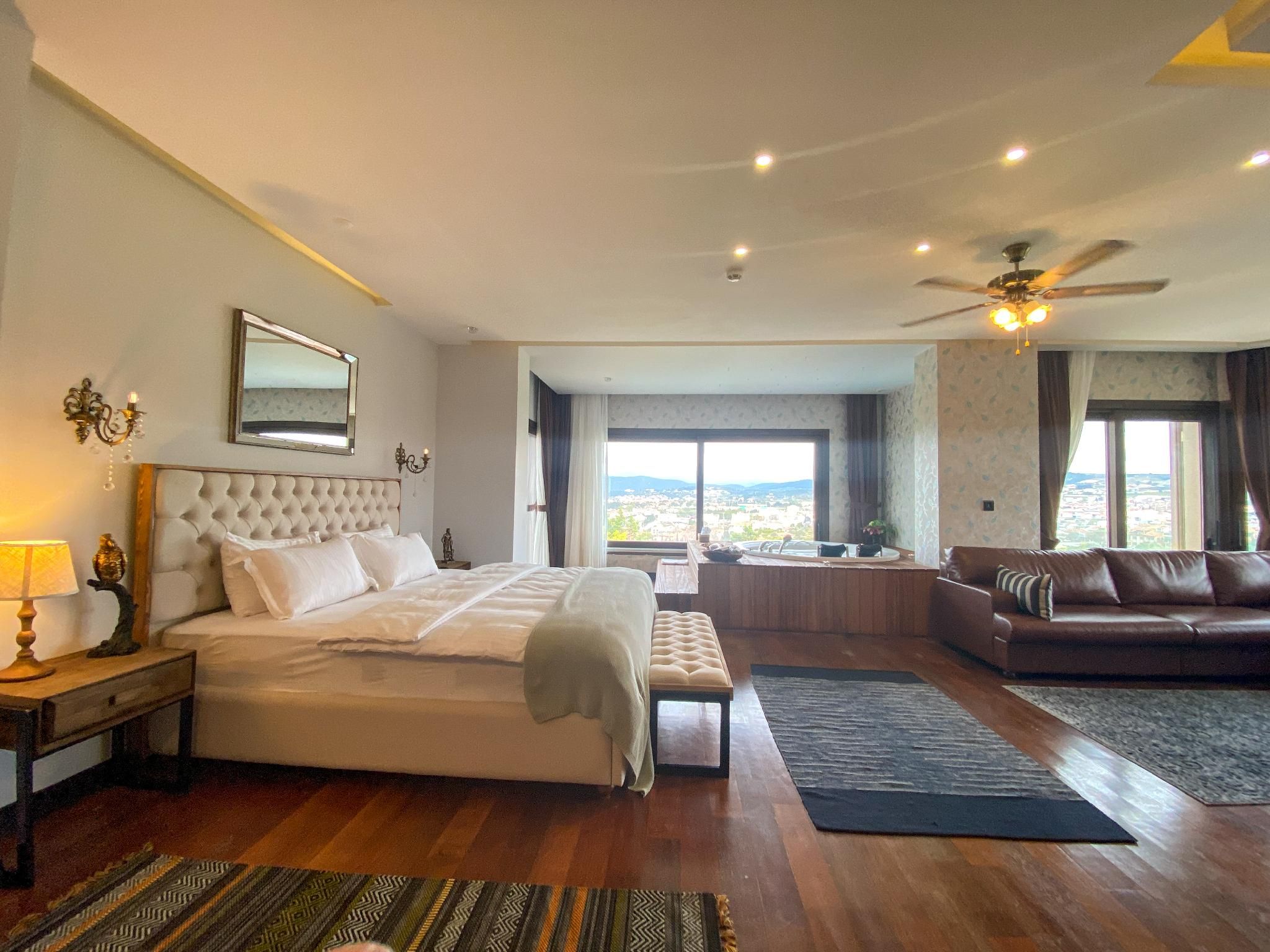 King Suite Room