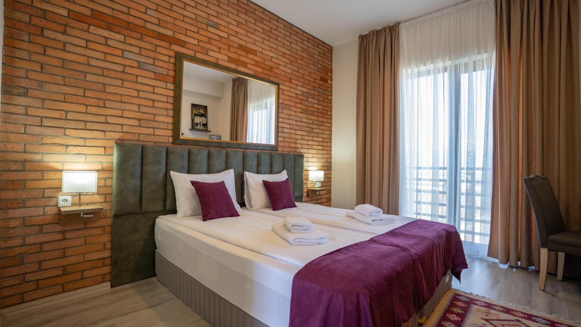 Double or Twin Room with Mountain View
