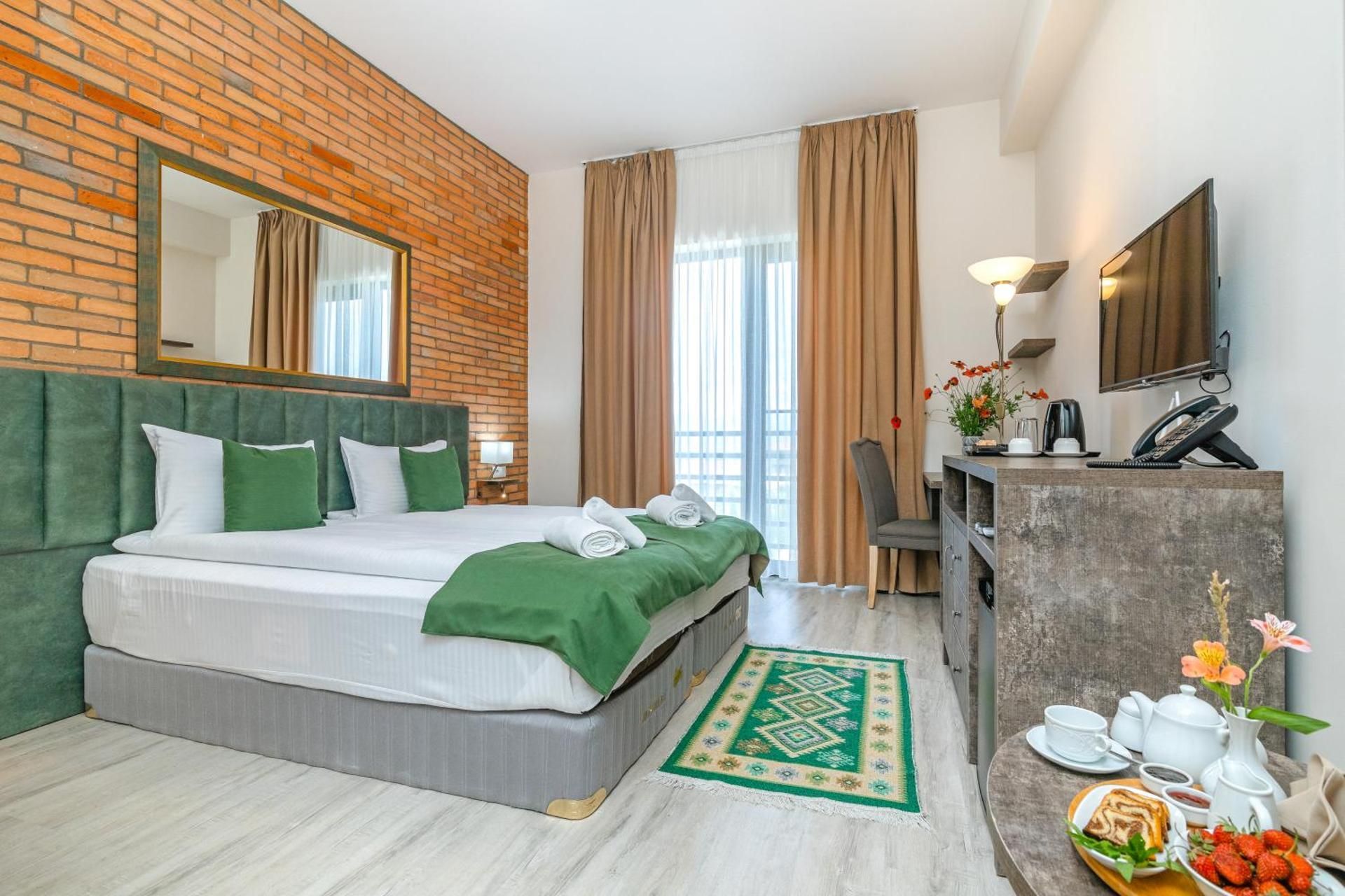Double or Twin Room with Mountain View