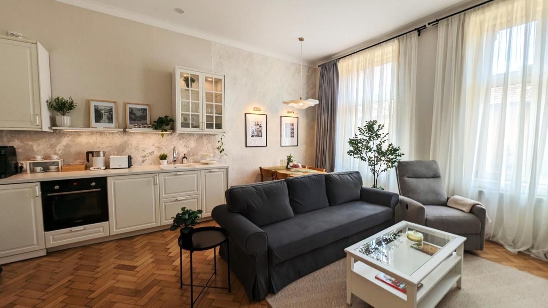Superior One-Bedroom Apartment