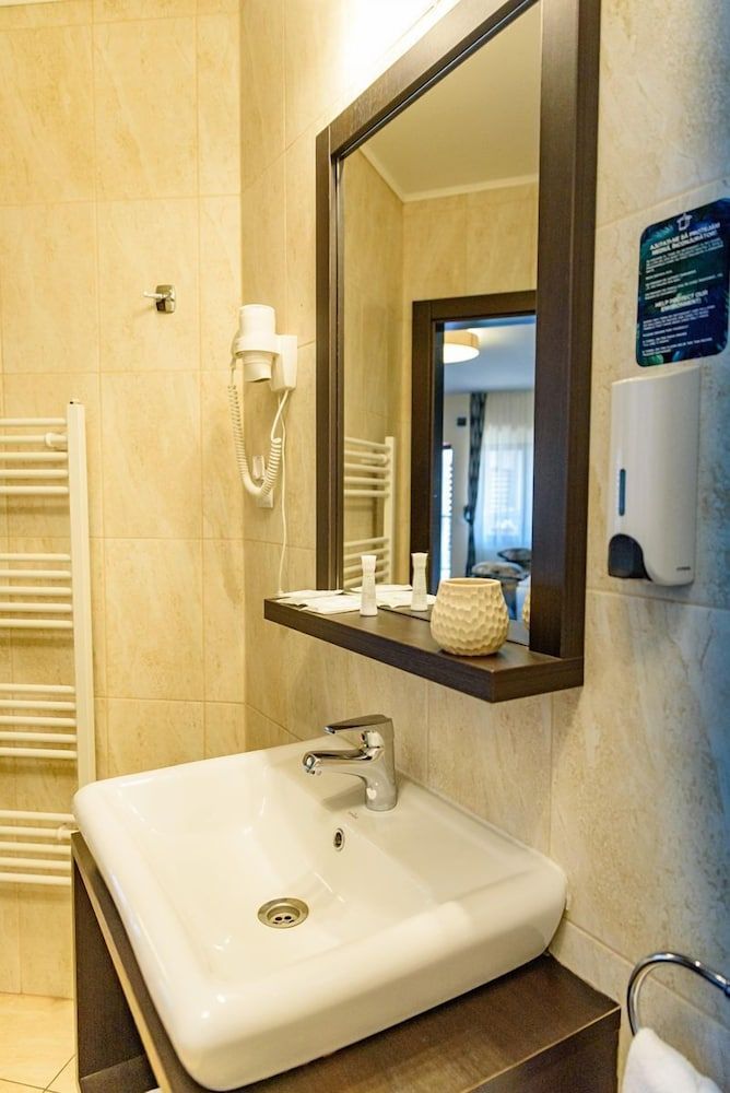 Hotel Stefani Triple Room 11